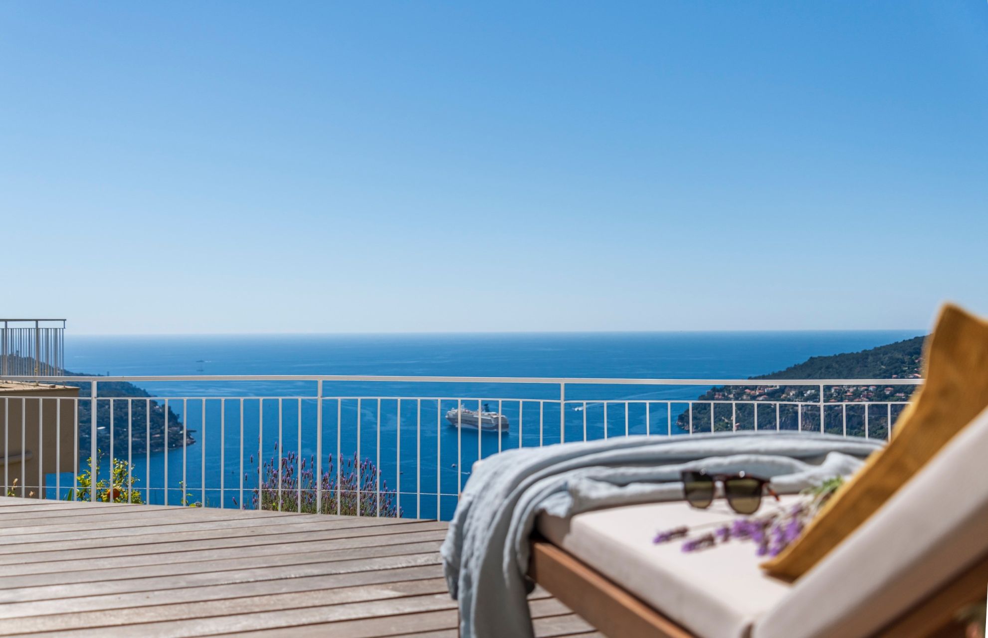apartment 3 Rooms for sale on VILLEFRANCHE SUR MER (06230)
