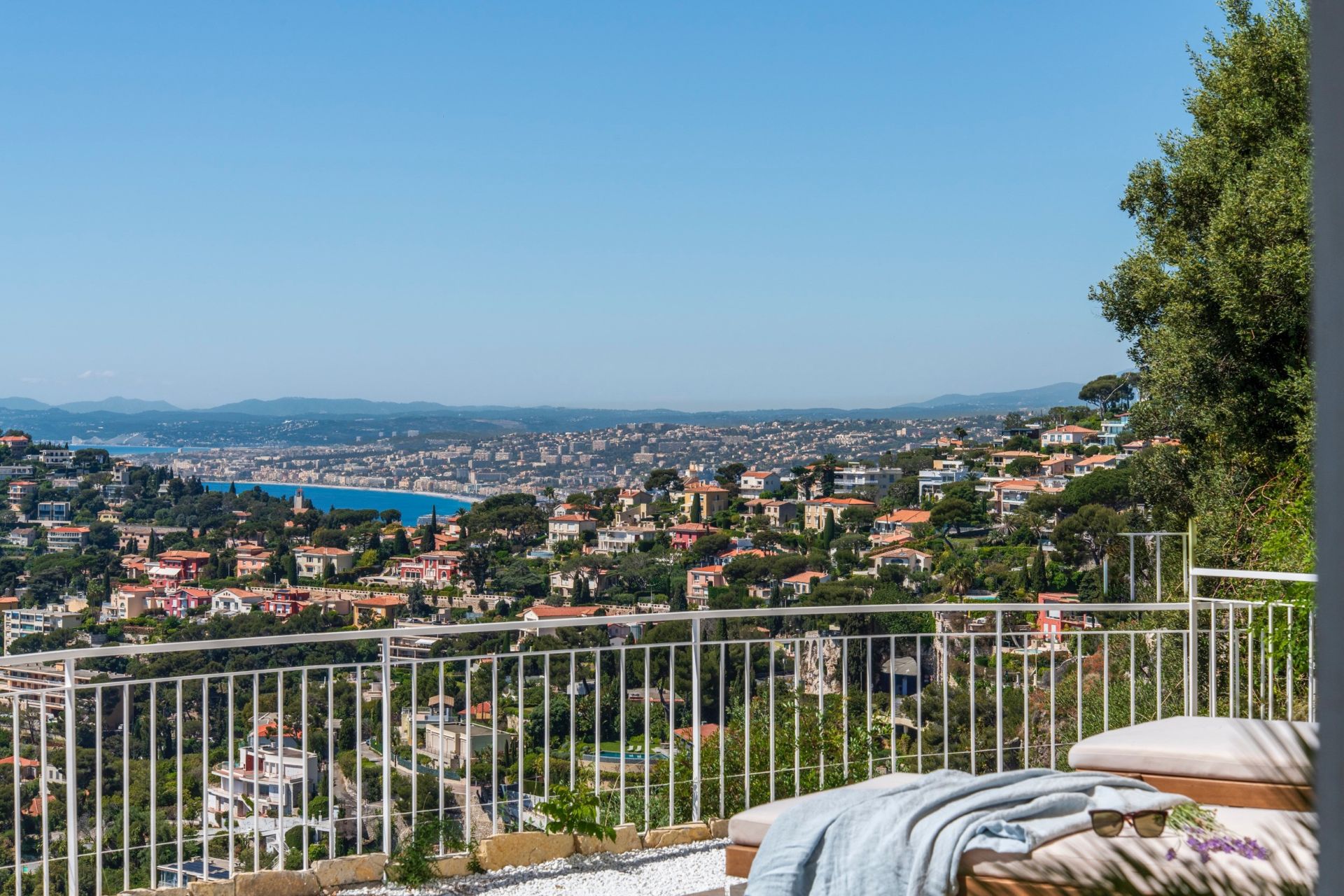apartment 3 Rooms for sale on VILLEFRANCHE SUR MER (06230)