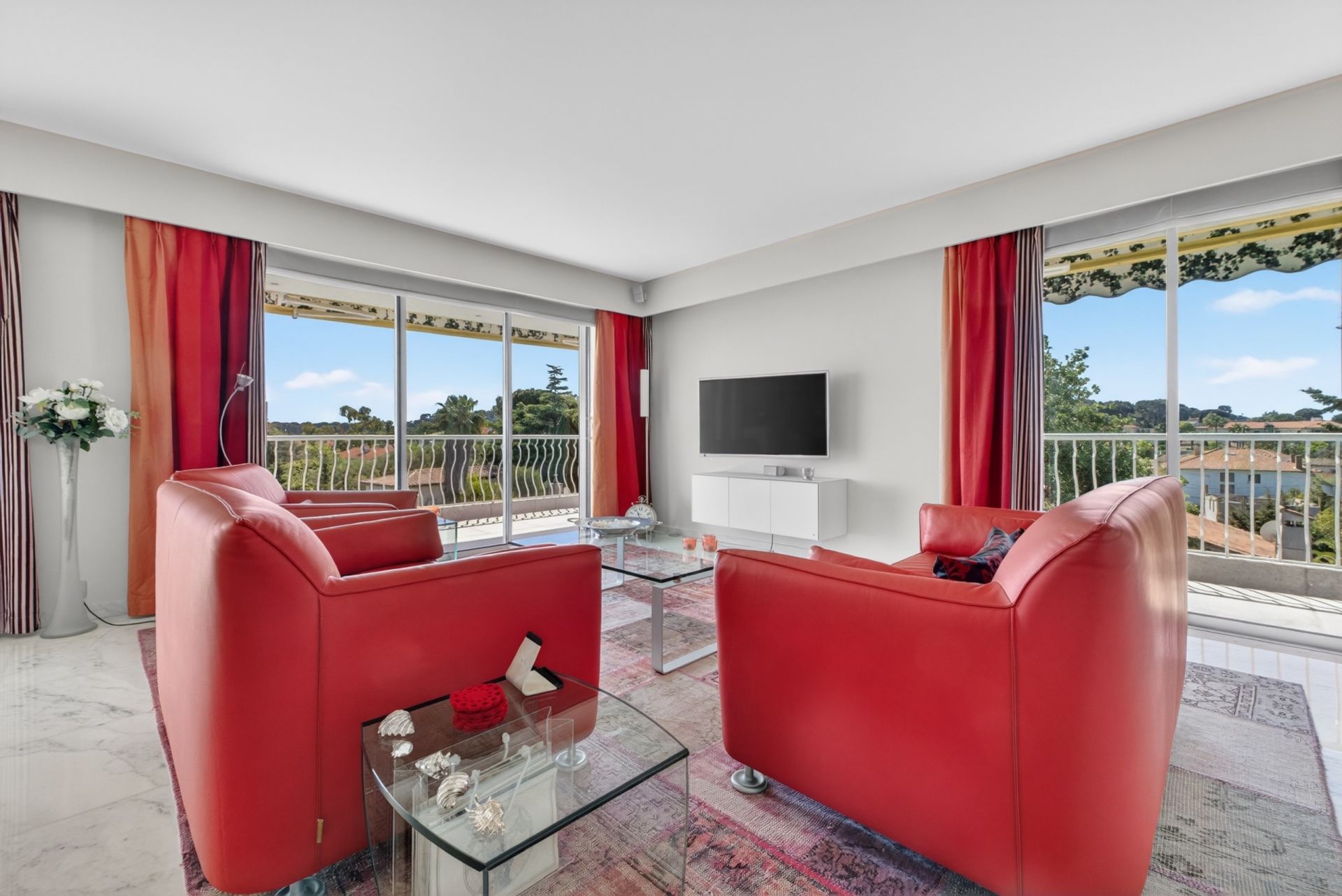 apartment 4 Rooms for sale on ANTIBES (06600)