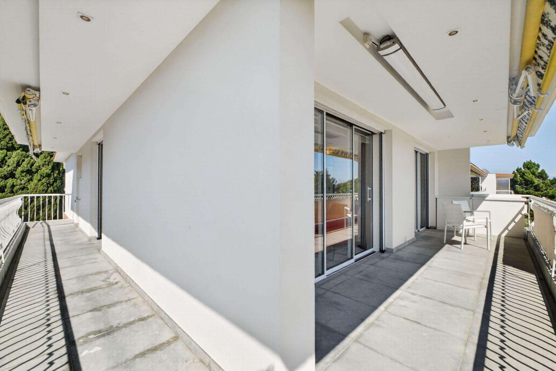 apartment 4 Rooms for sale on ANTIBES (06600)