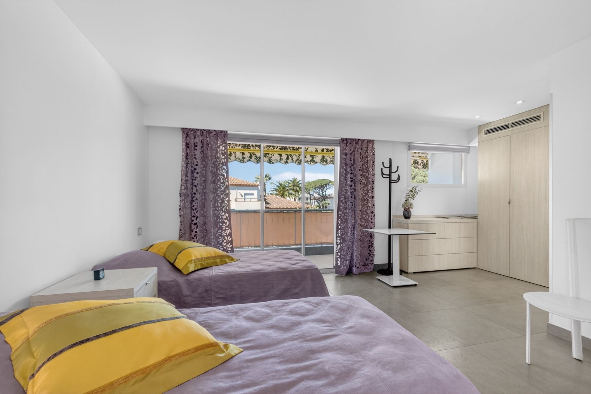 apartment 4 Rooms for sale on ANTIBES (06600)