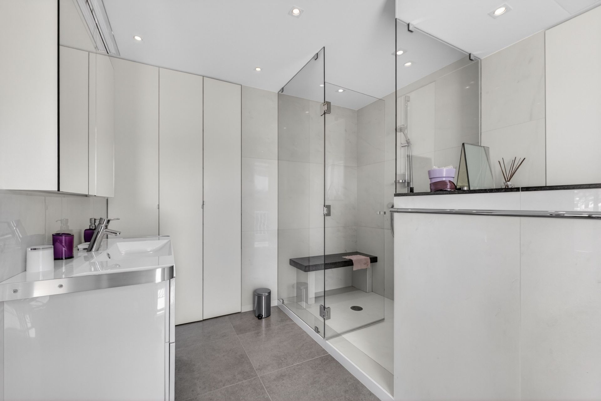 apartment 4 Rooms for sale on ANTIBES (06600)