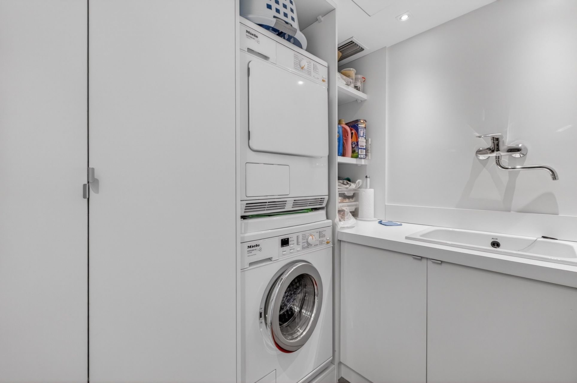 apartment 4 Rooms for sale on ANTIBES (06600)