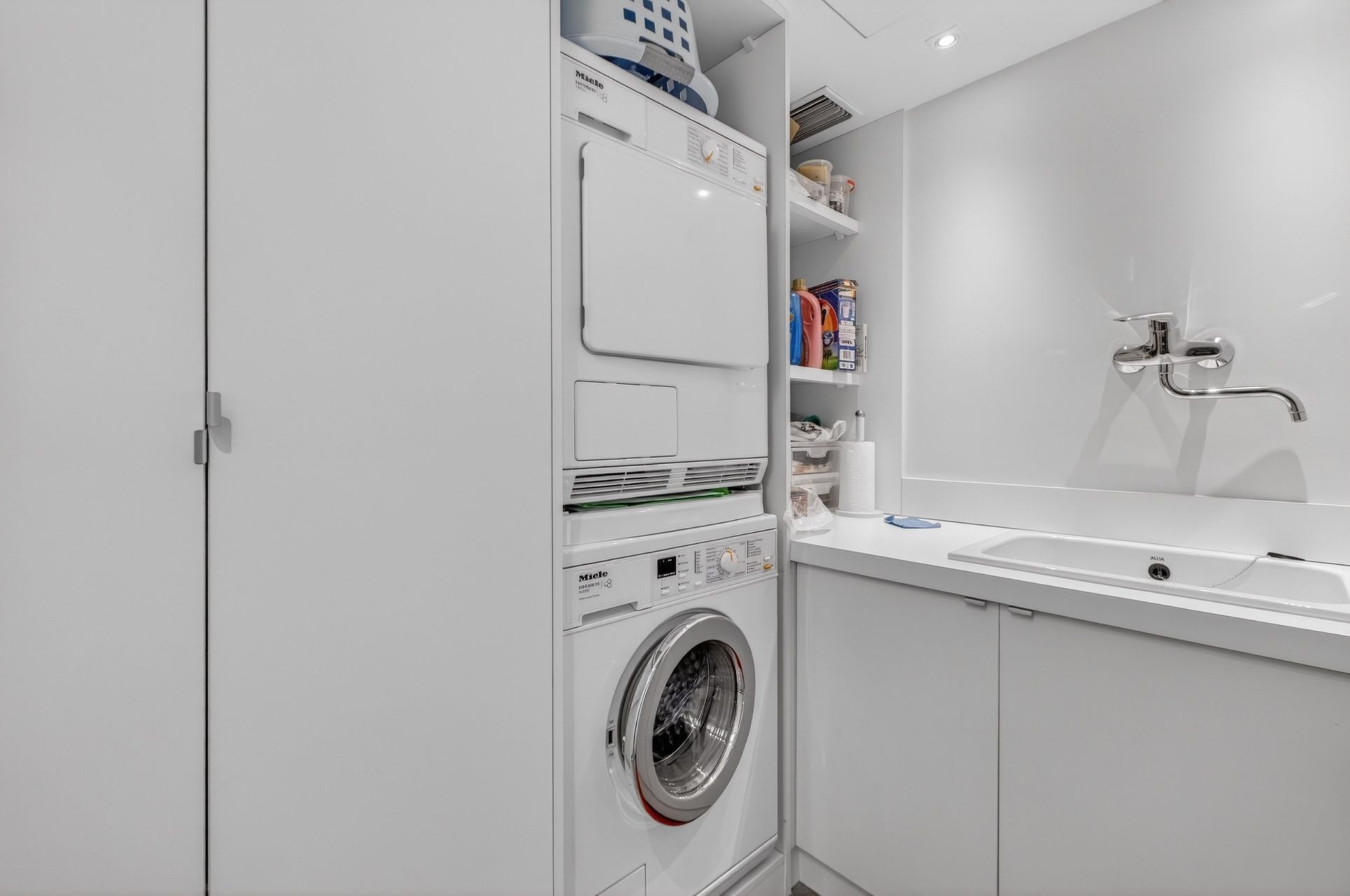 apartment 4 Rooms for sale on ANTIBES (06600)