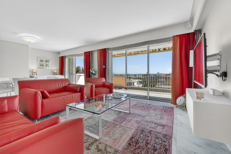apartment 4 Rooms for sale on ANTIBES (06600)