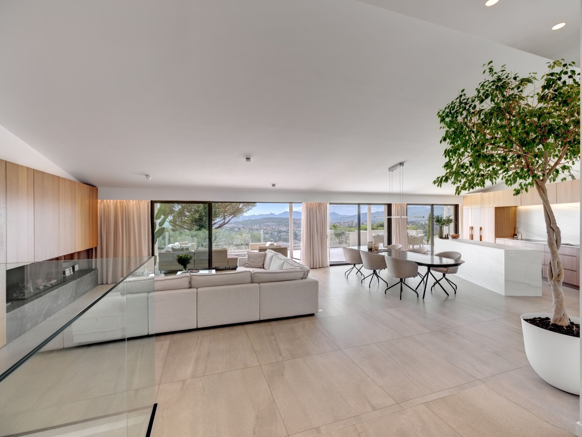 contemporary house 7 Rooms for sale on LE CANNET (06110)