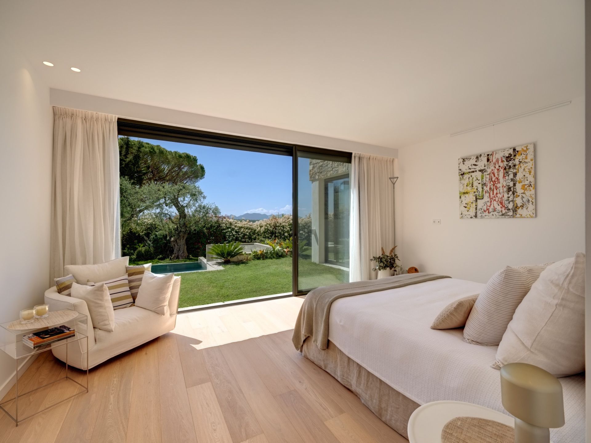contemporary house 7 Rooms for sale on LE CANNET (06110)