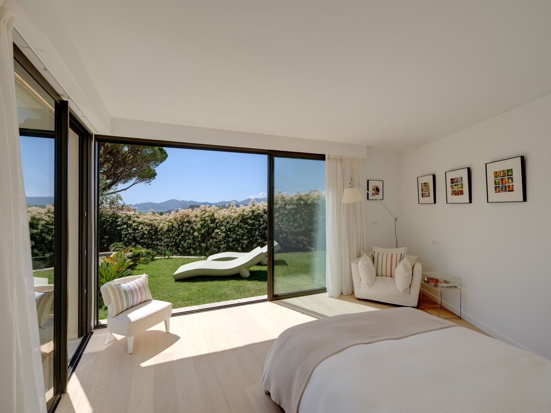 contemporary house 7 Rooms for sale on LE CANNET (06110)