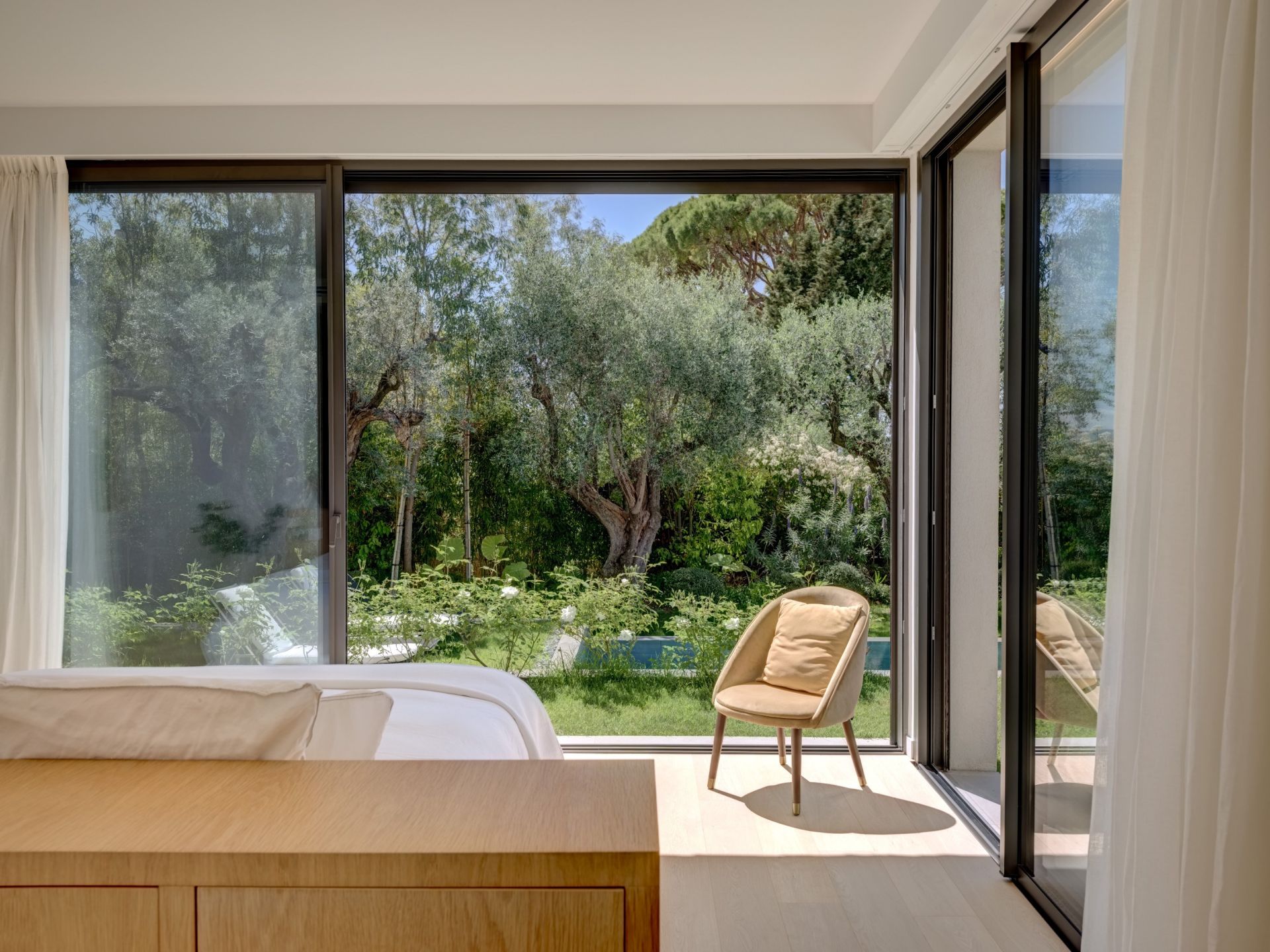 contemporary house 7 Rooms for sale on LE CANNET (06110)