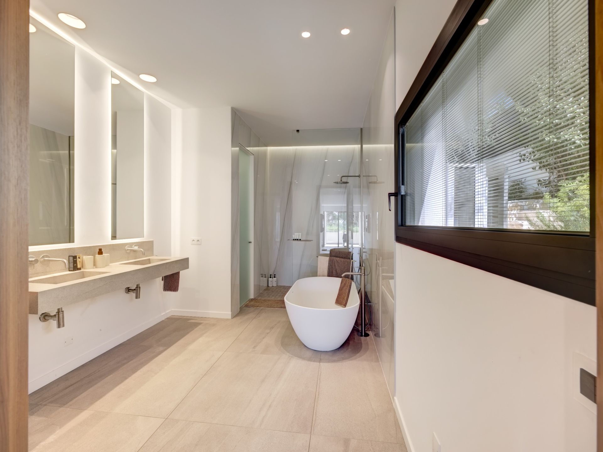 contemporary house 7 Rooms for sale on LE CANNET (06110)