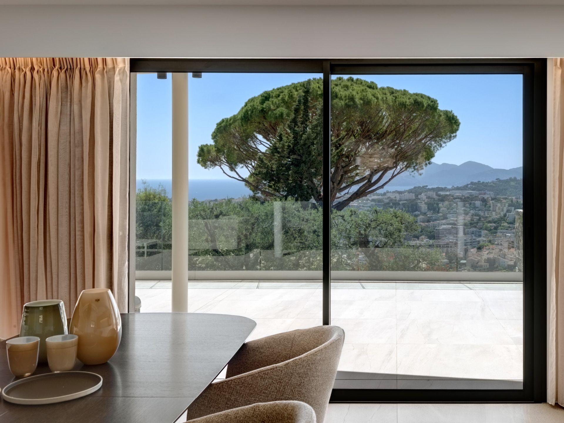 contemporary house 7 Rooms for sale on LE CANNET (06110)