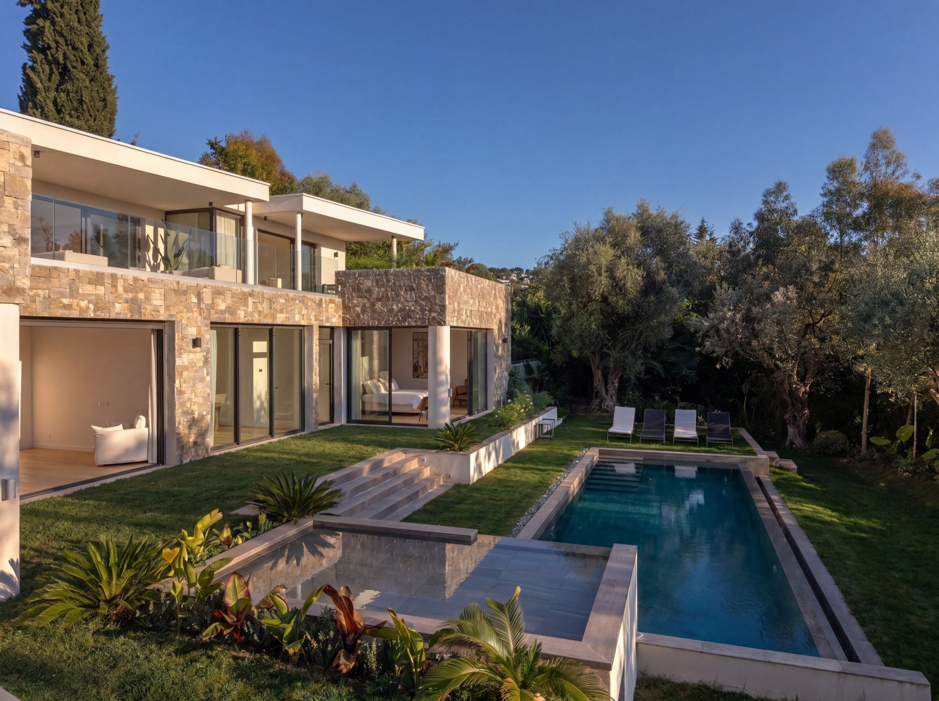 contemporary house 7 Rooms for sale on LE CANNET (06110)