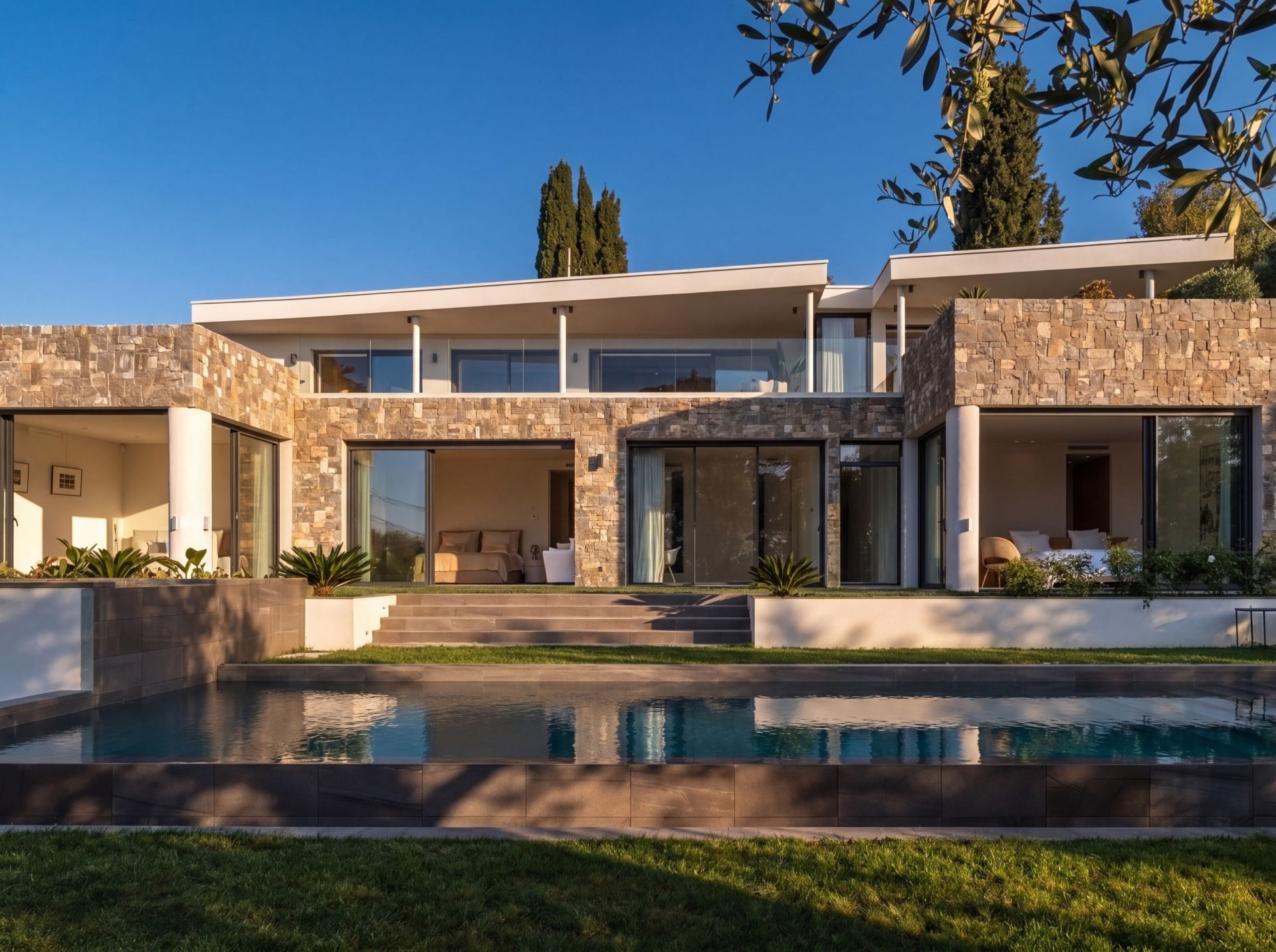 contemporary house 7 Rooms for sale on LE CANNET (06110)