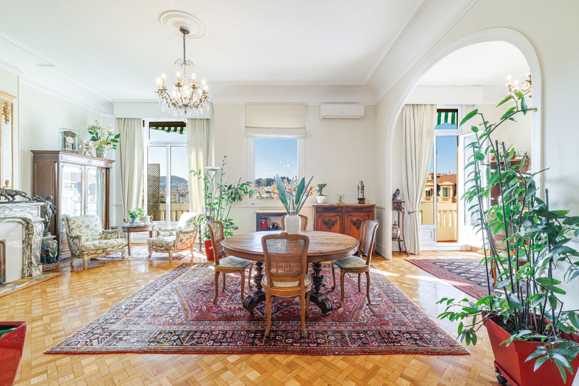 apartment 7 Rooms for sale on NICE (06000)