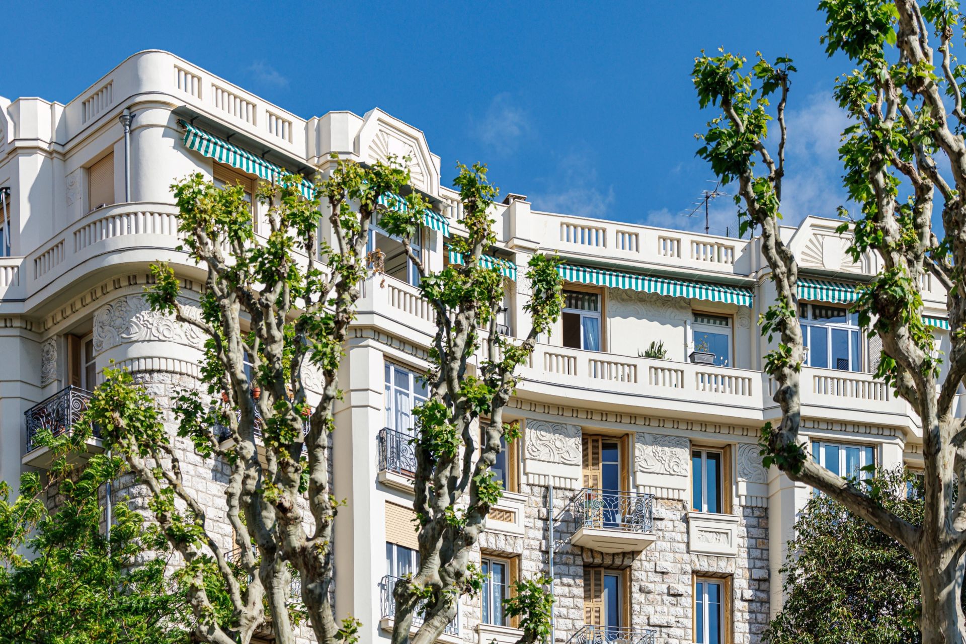 apartment 7 Rooms for sale on NICE (06000)
