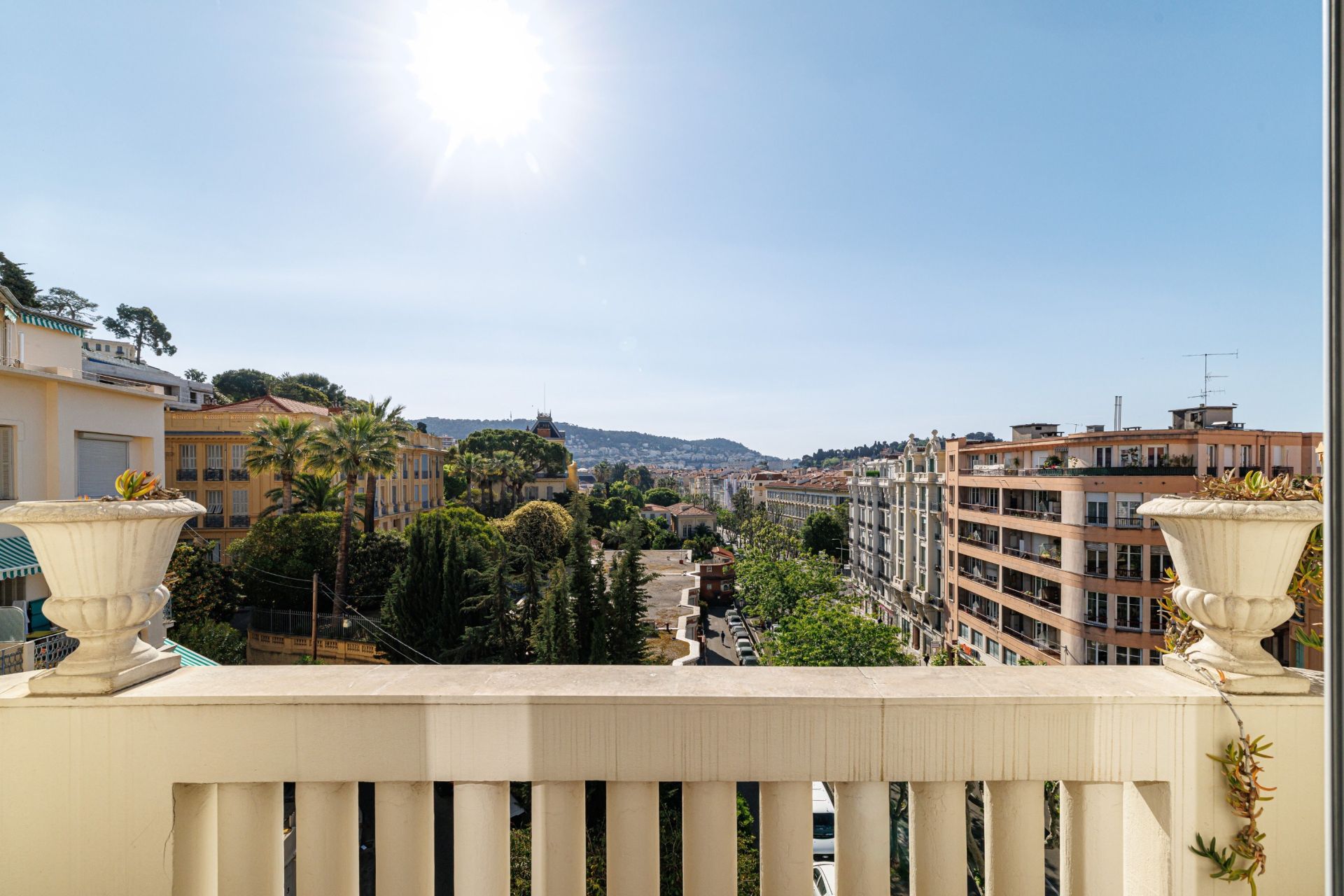apartment 7 Rooms for sale on NICE (06000)