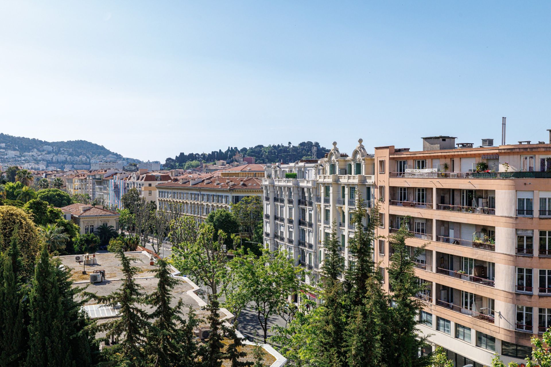 apartment 7 Rooms for sale on NICE (06000)