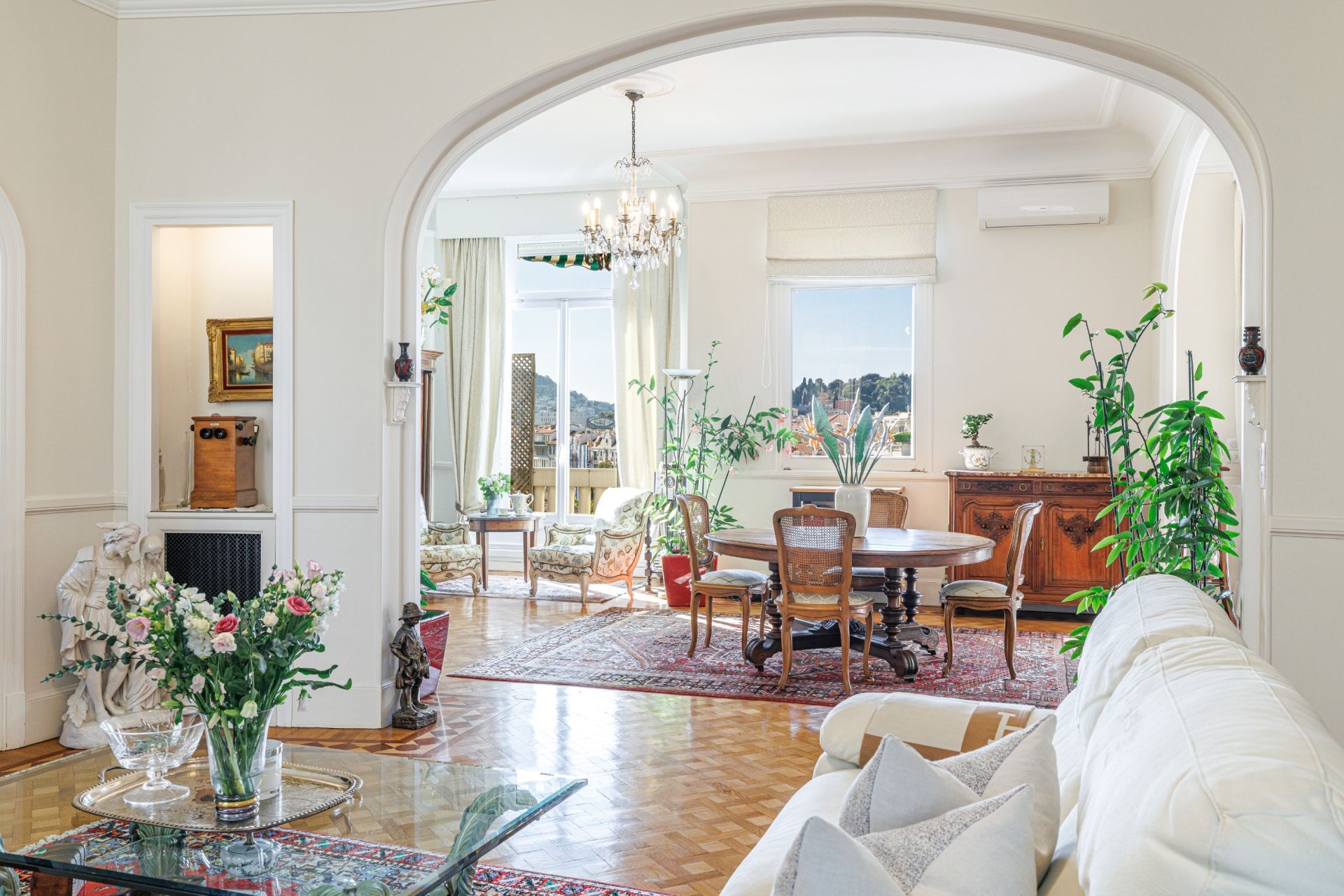 apartment 7 Rooms for sale on NICE (06000)