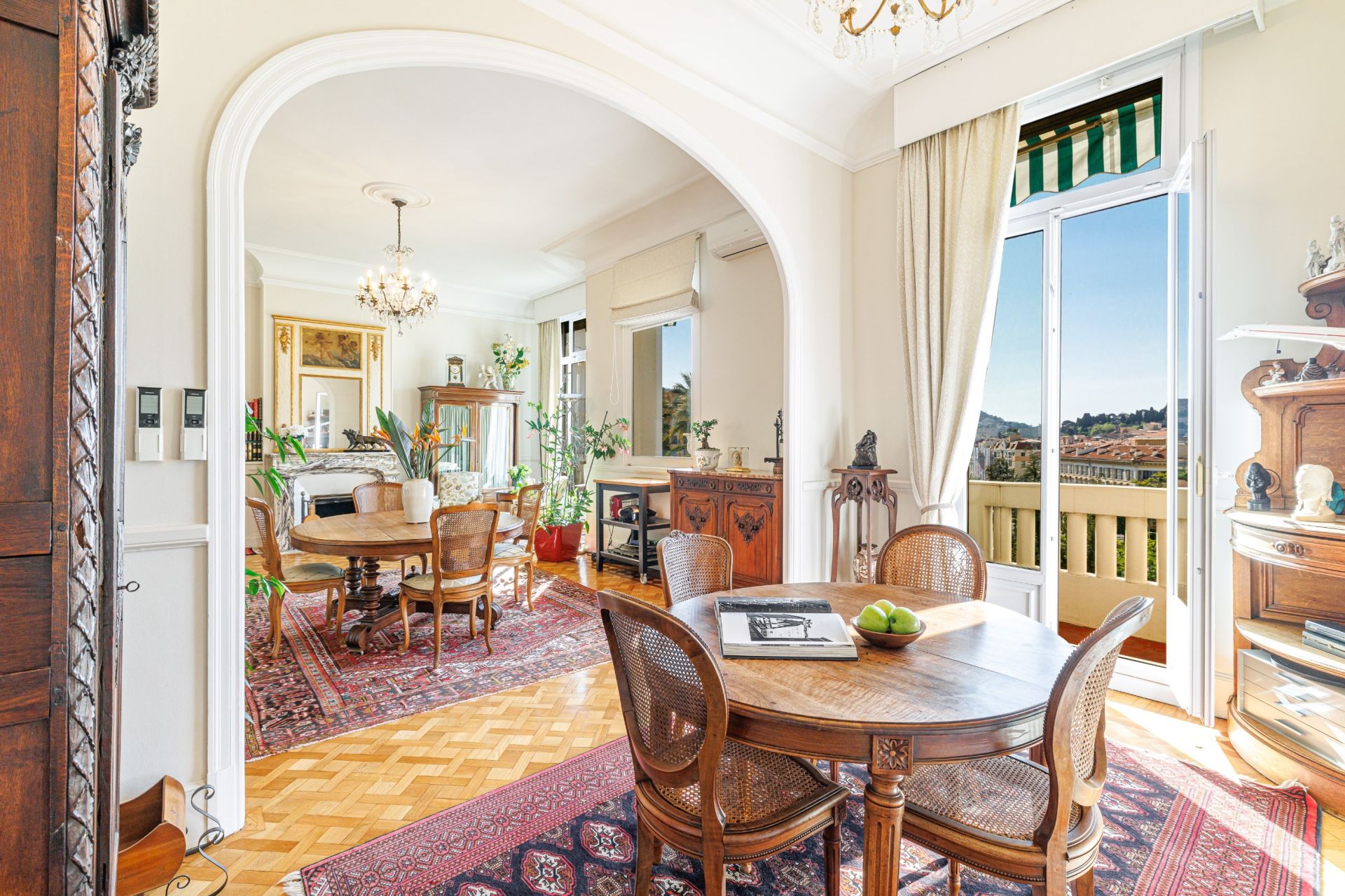 apartment 7 Rooms for sale on NICE (06000)