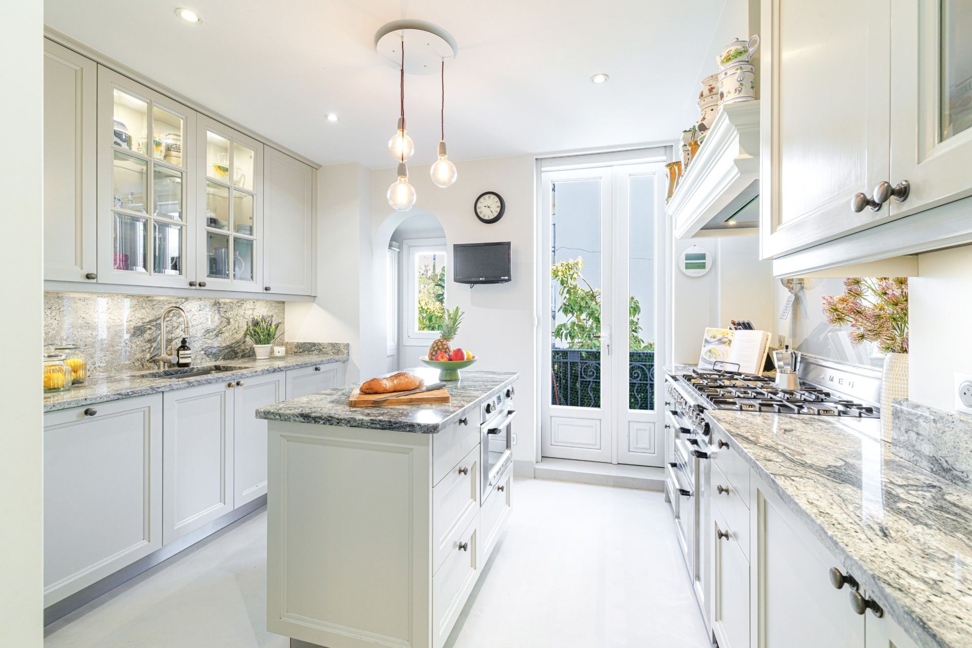 apartment 7 Rooms for sale on NICE (06000)