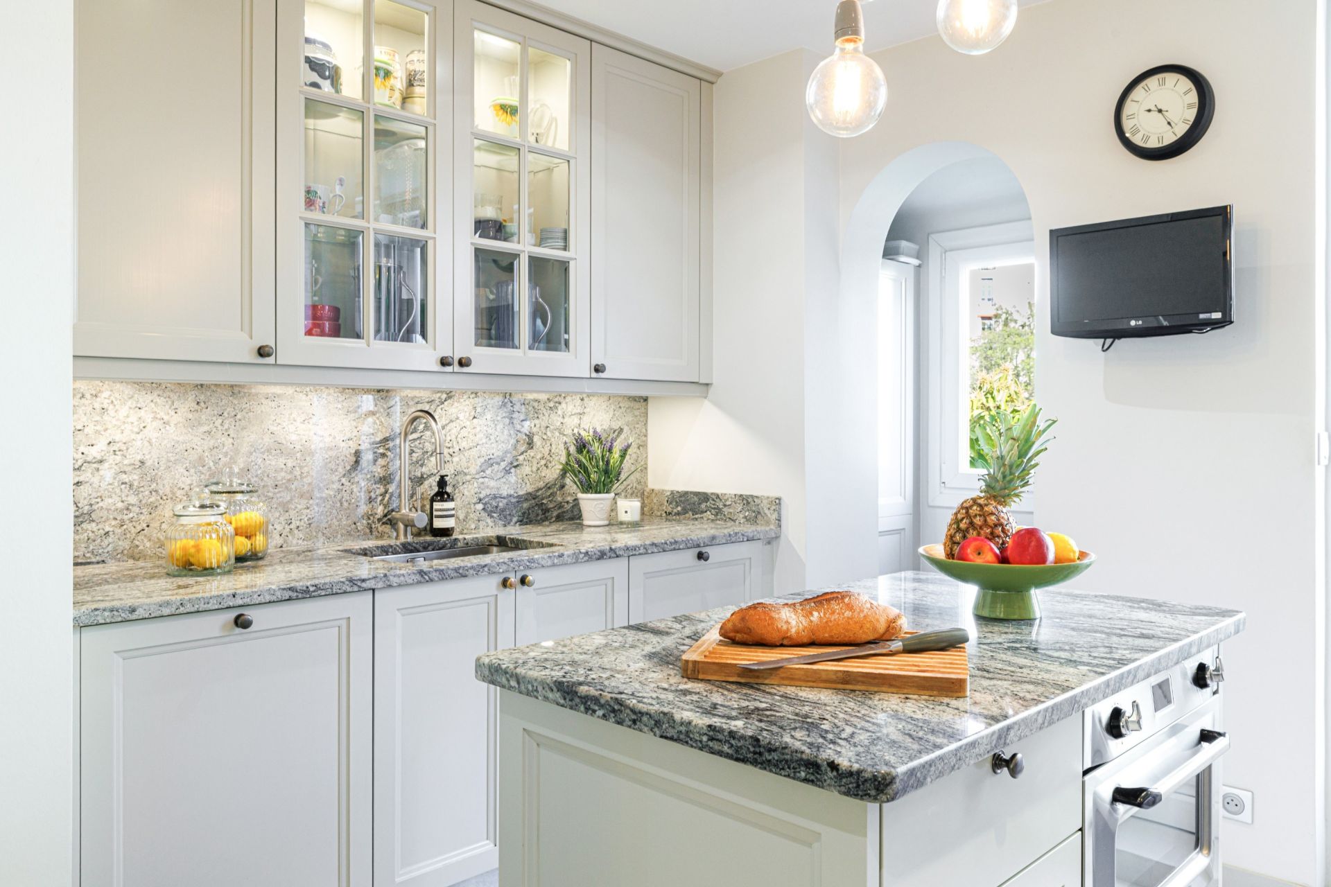 apartment 7 Rooms for sale on NICE (06000)