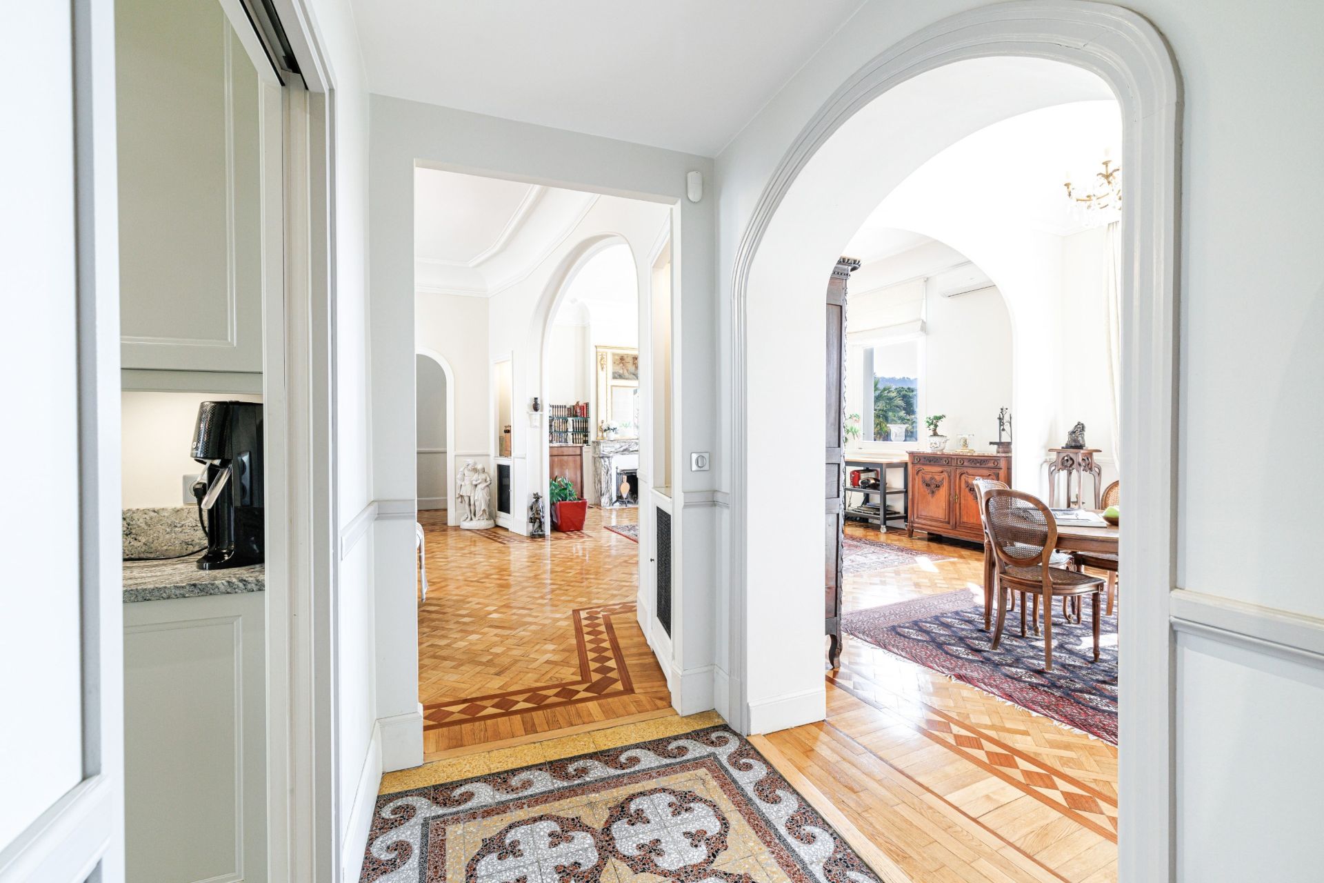 apartment 7 Rooms for sale on NICE (06000)