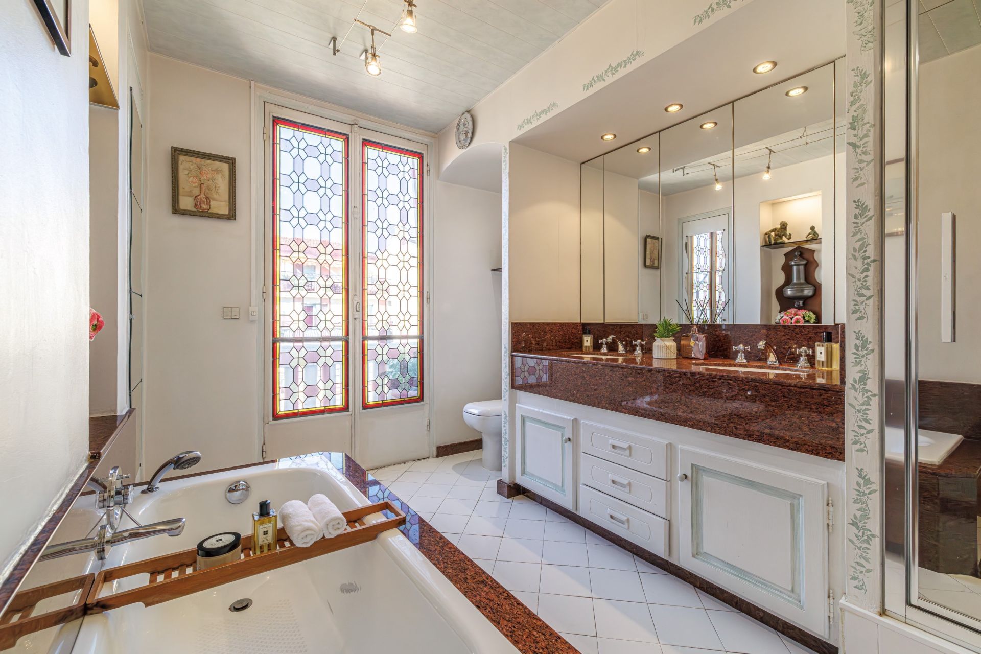 apartment 7 Rooms for sale on NICE (06000)