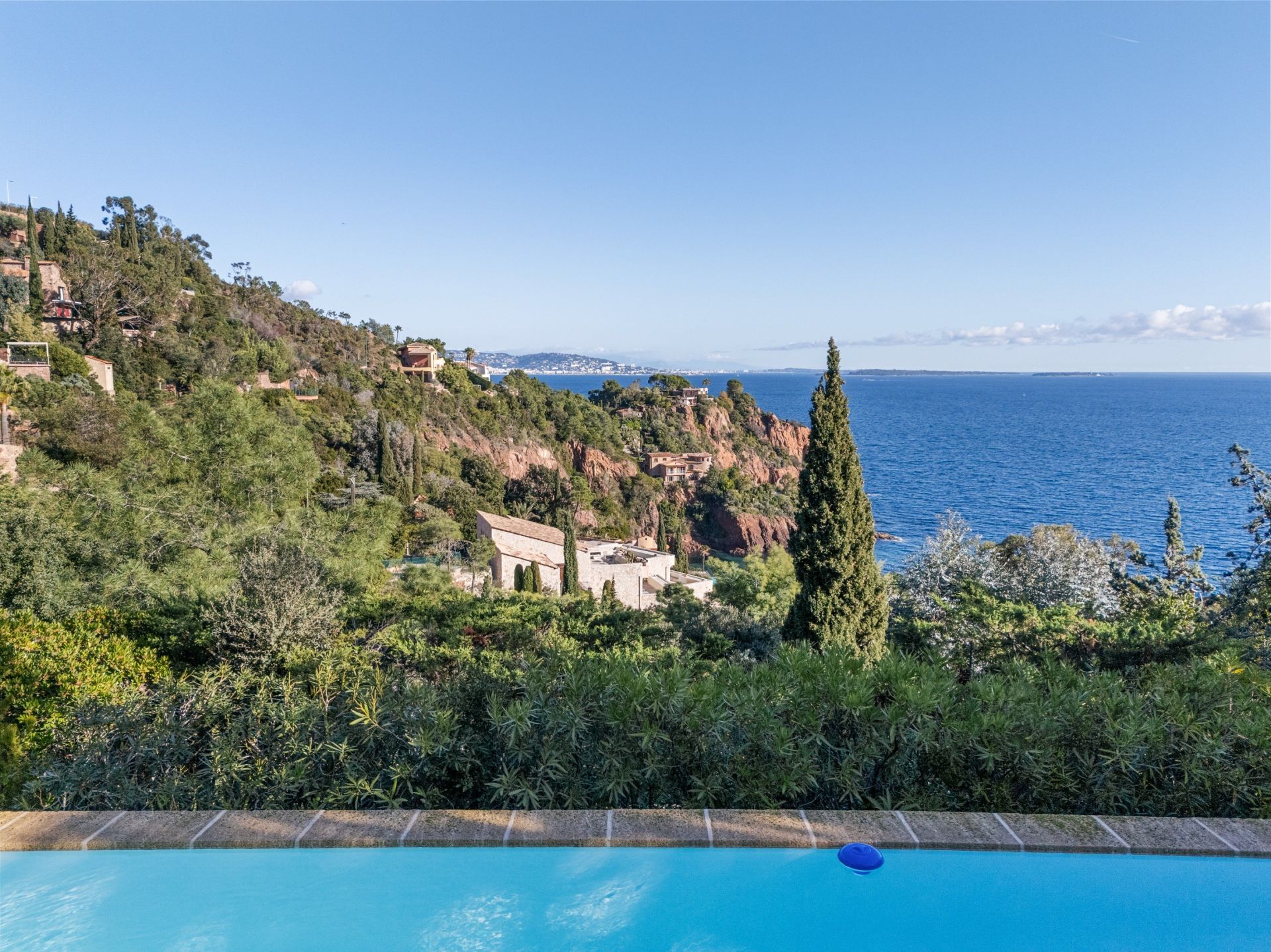 villa 6 Pièces en vente sur THEOULE SUR MER (06590)