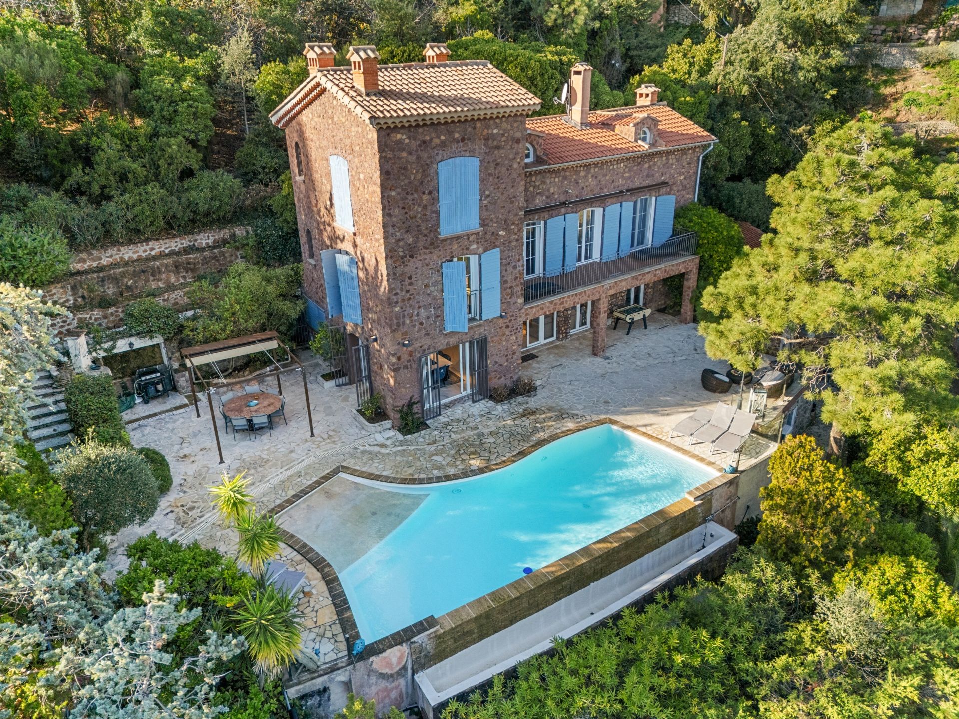 villa 6 Pièces en vente sur THEOULE SUR MER (06590)