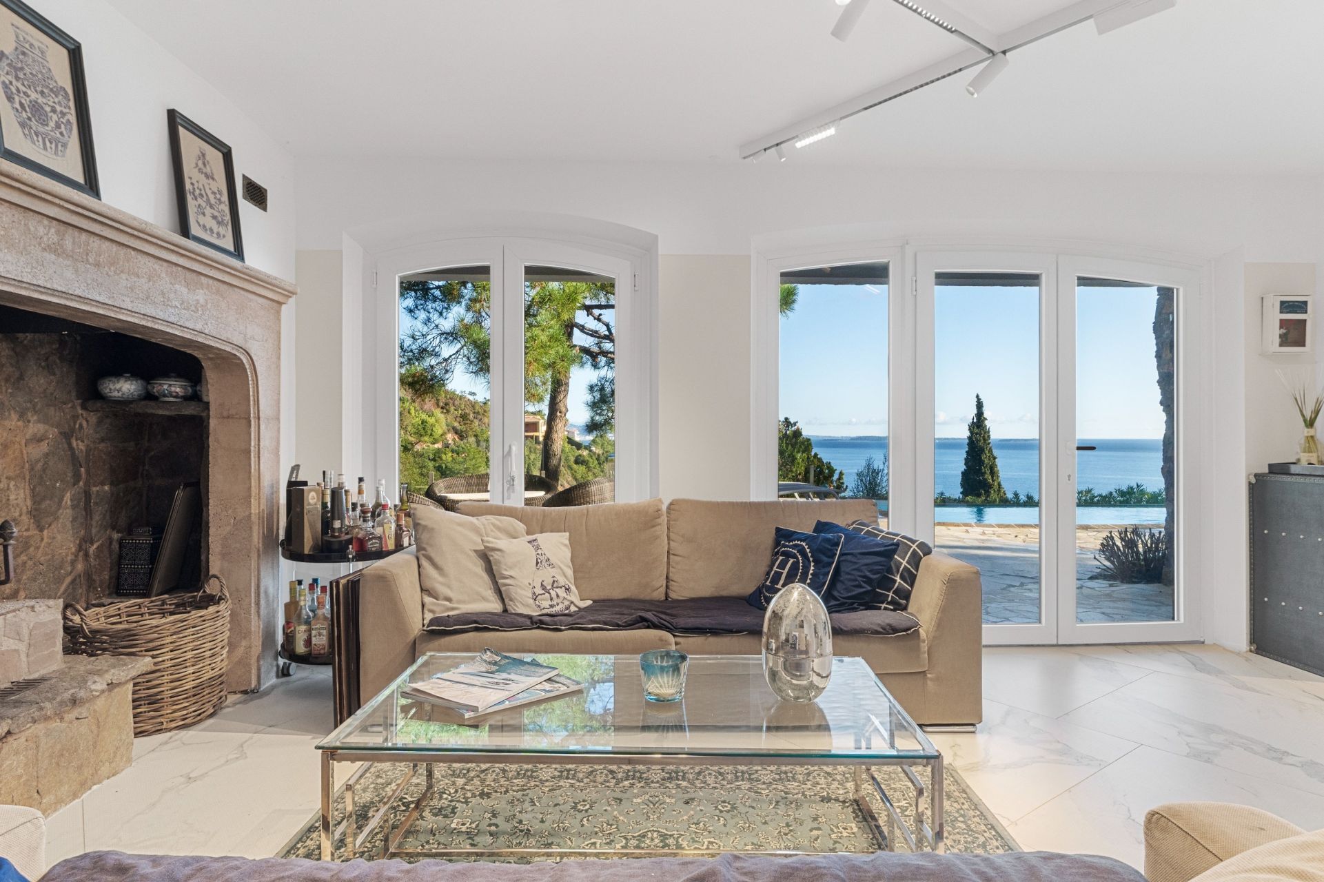 villa 6 Pièces en vente sur THEOULE SUR MER (06590)