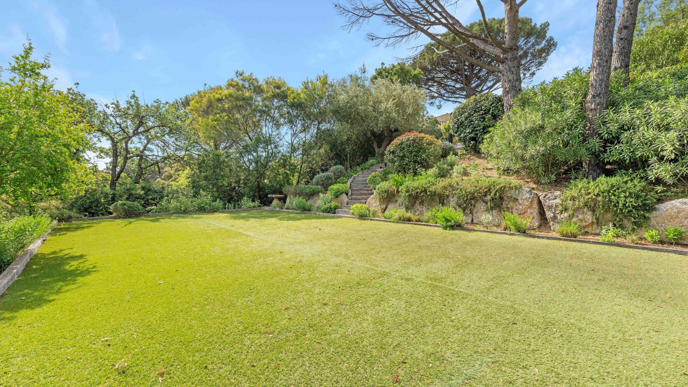 villa 6 Rooms for sale on GRIMAUD (83310)