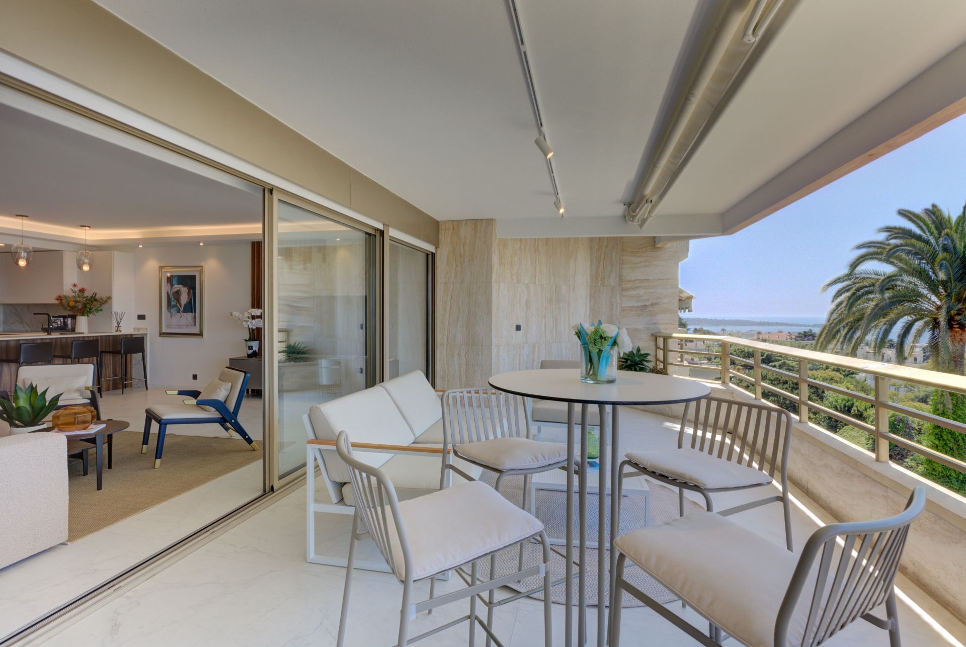 apartment 5 Rooms for sale on CANNES (06400)