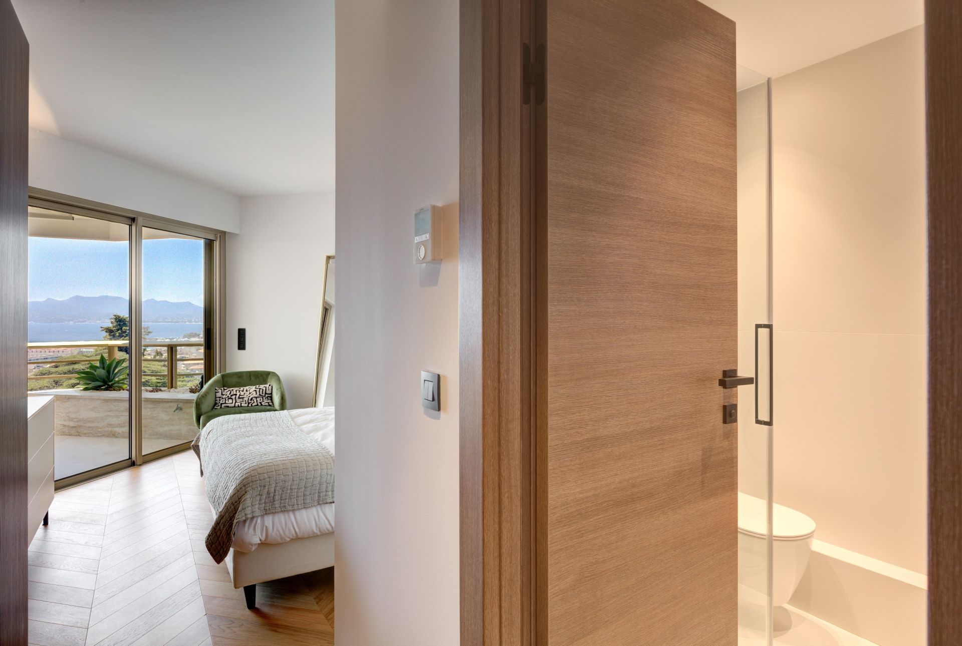 apartment 5 Rooms for sale on CANNES (06400)