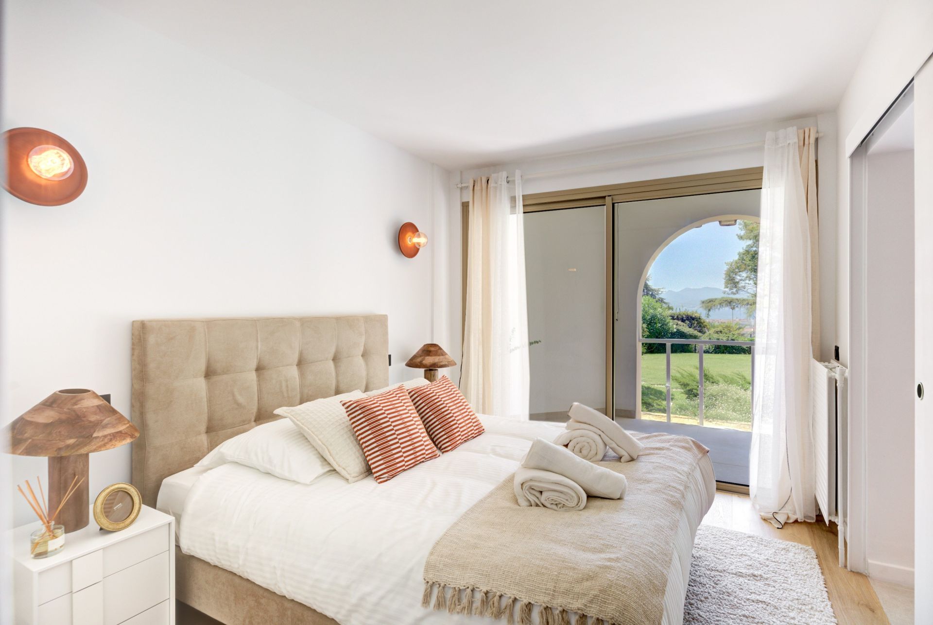apartment 5 Rooms for sale on CANNES (06400)