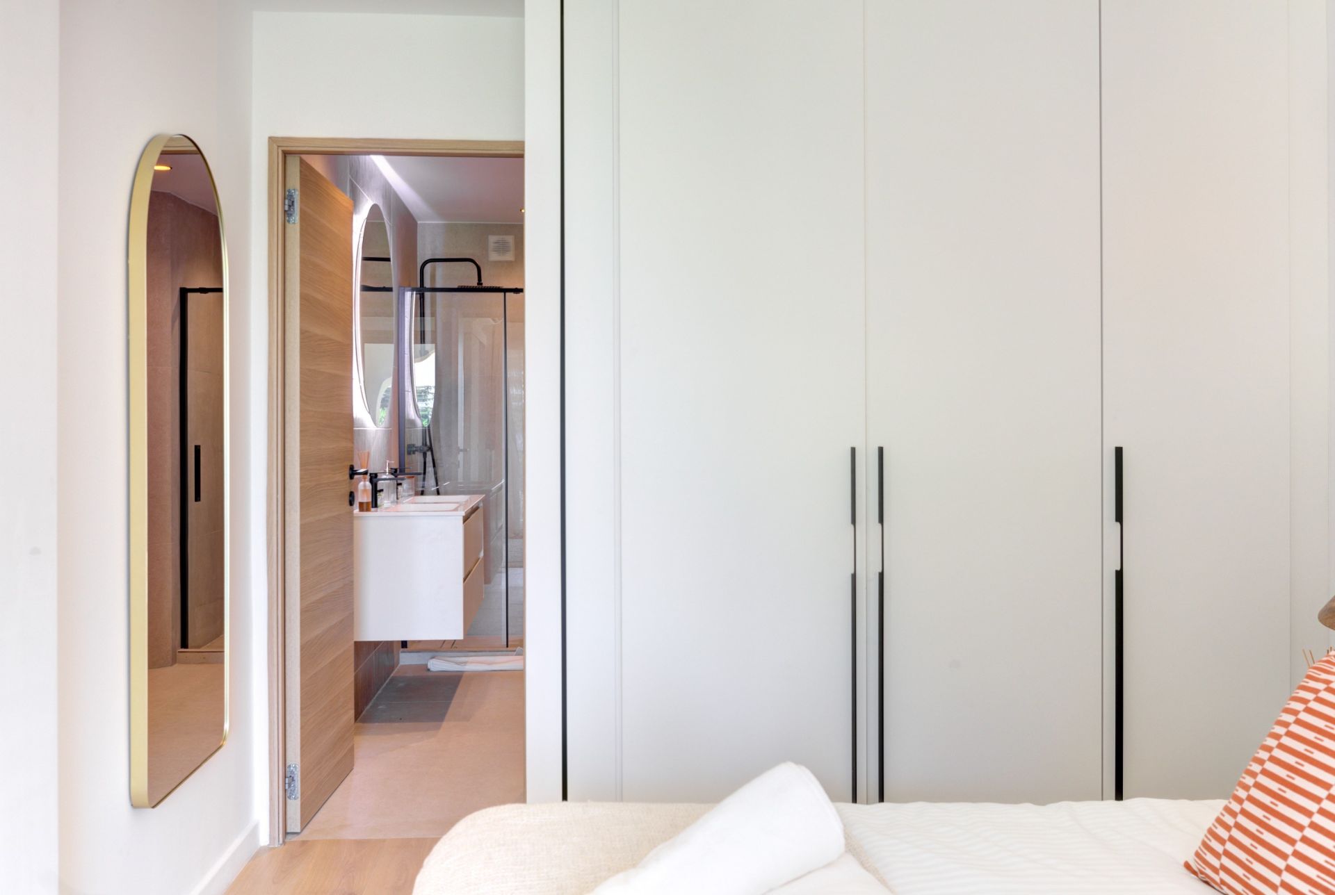 apartment 5 Rooms for sale on CANNES (06400)