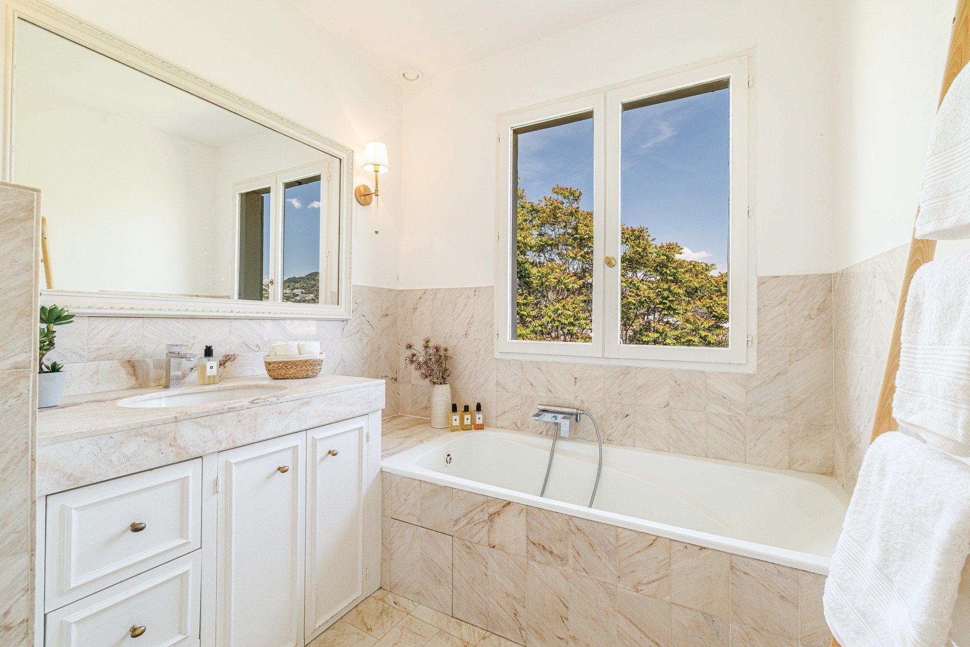 property 14 Rooms for sale on NICE (06000)