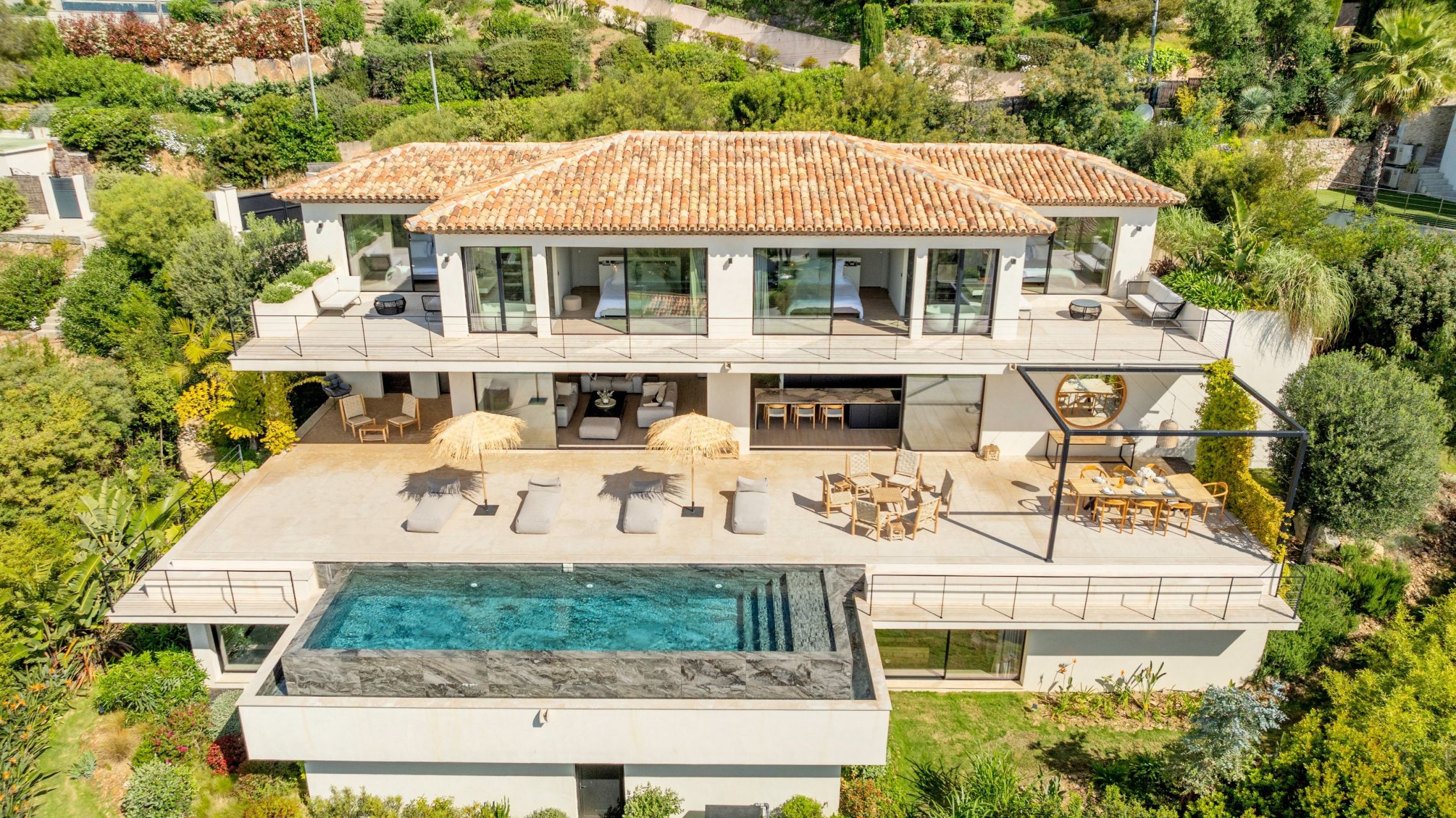 villa 9 Rooms for sale on LES ISSAMBRES (83380)