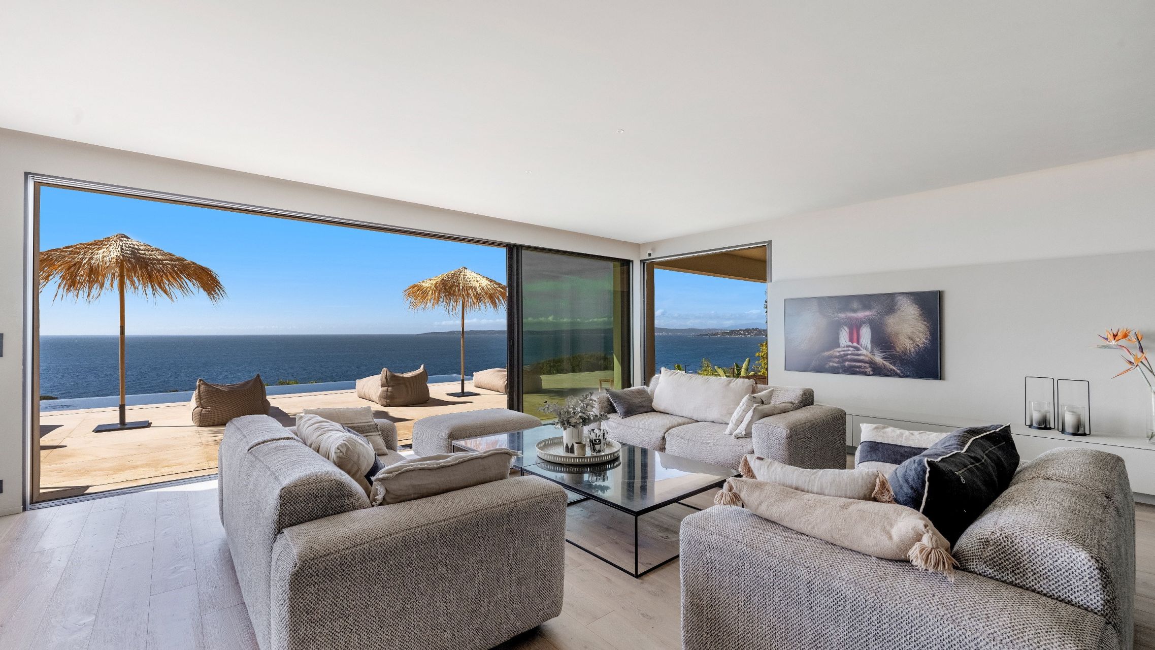 villa 9 Rooms for sale on LES ISSAMBRES (83380)