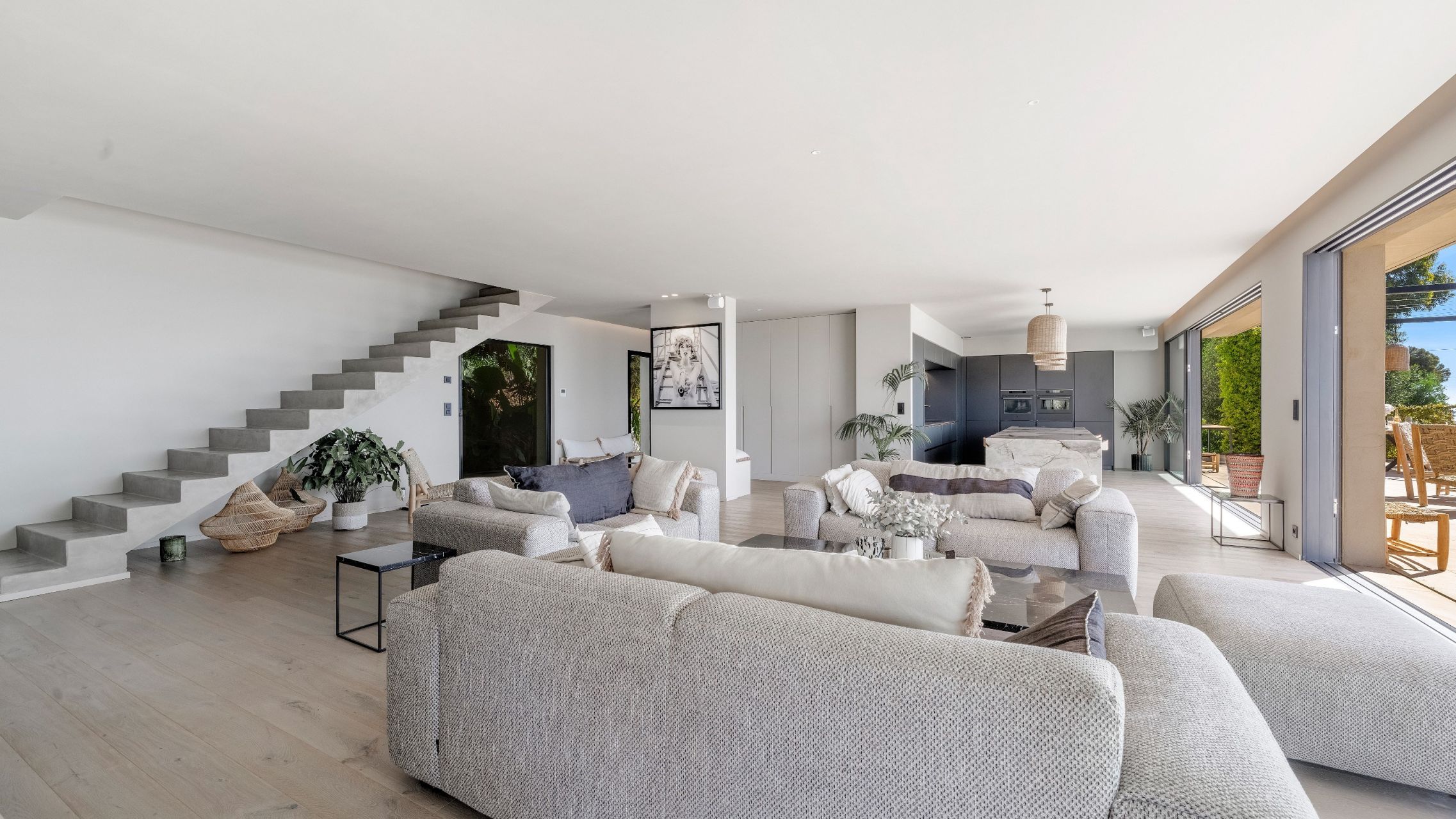 villa 9 Rooms for sale on LES ISSAMBRES (83380)