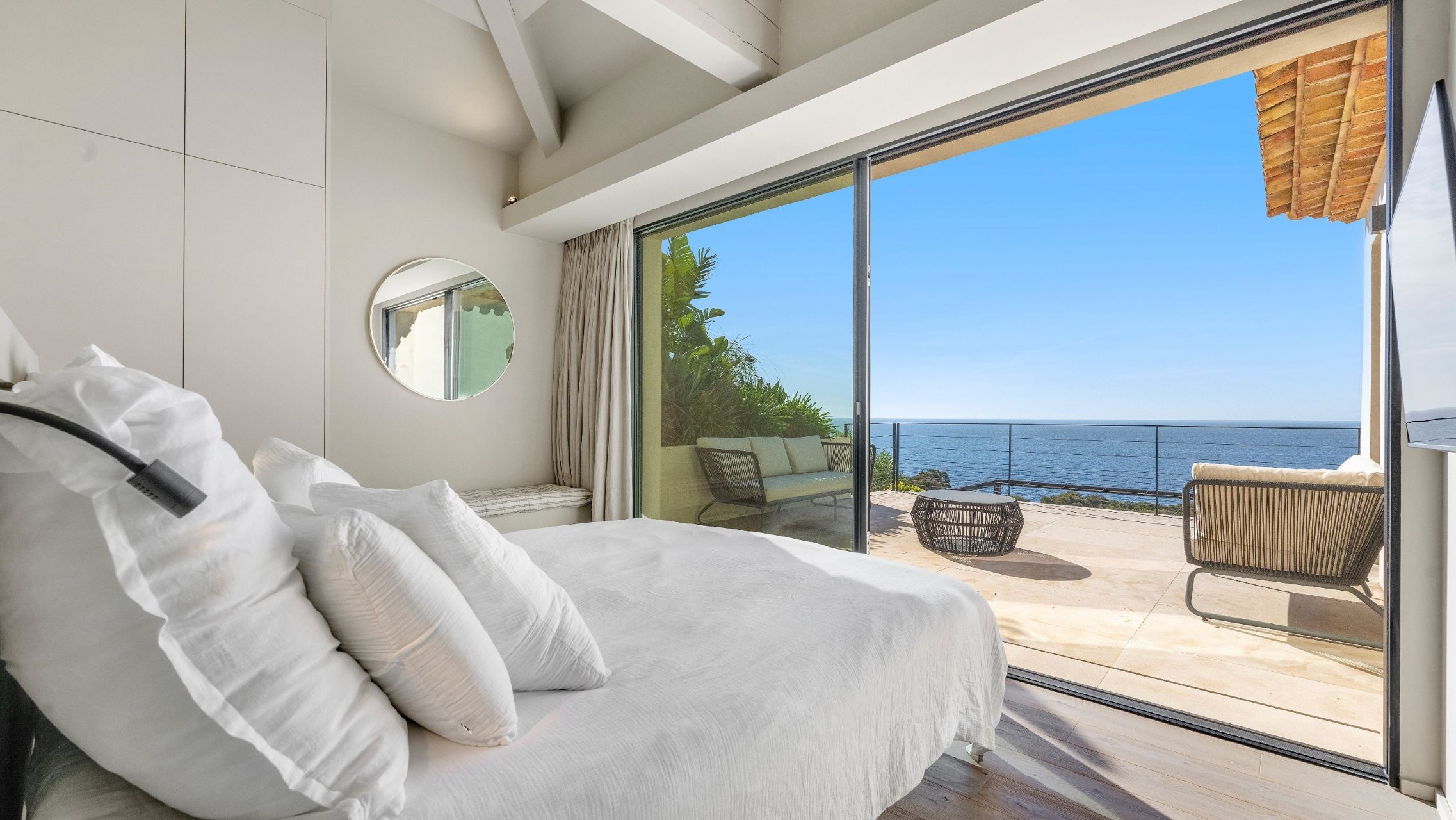 villa 9 Pièces en vente sur LES ISSAMBRES (83380)