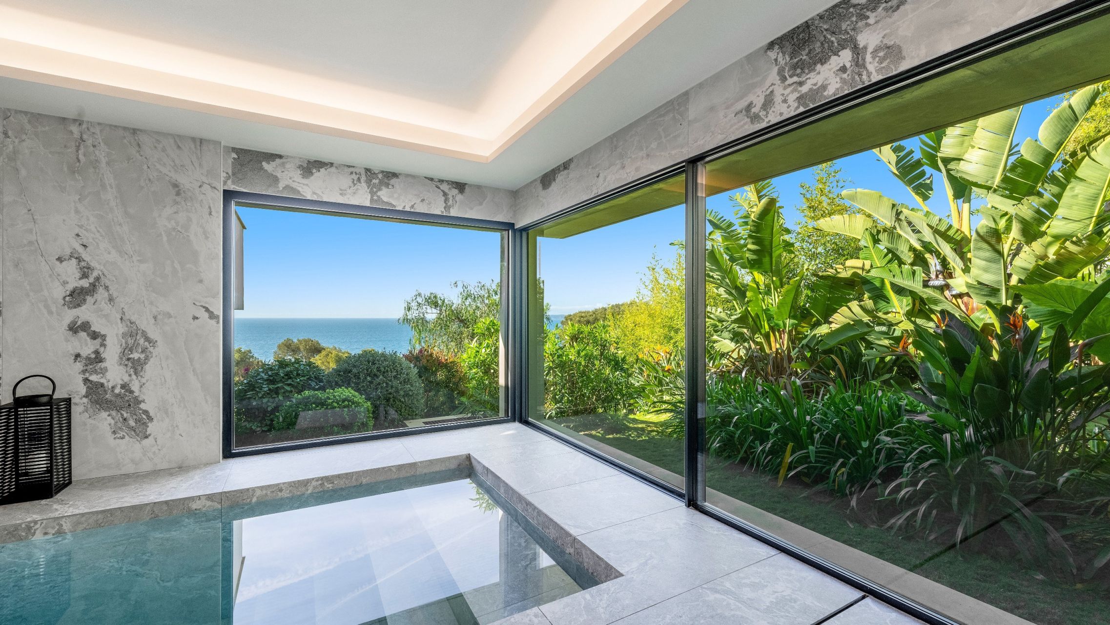 villa 9 Rooms for sale on LES ISSAMBRES (83380)
