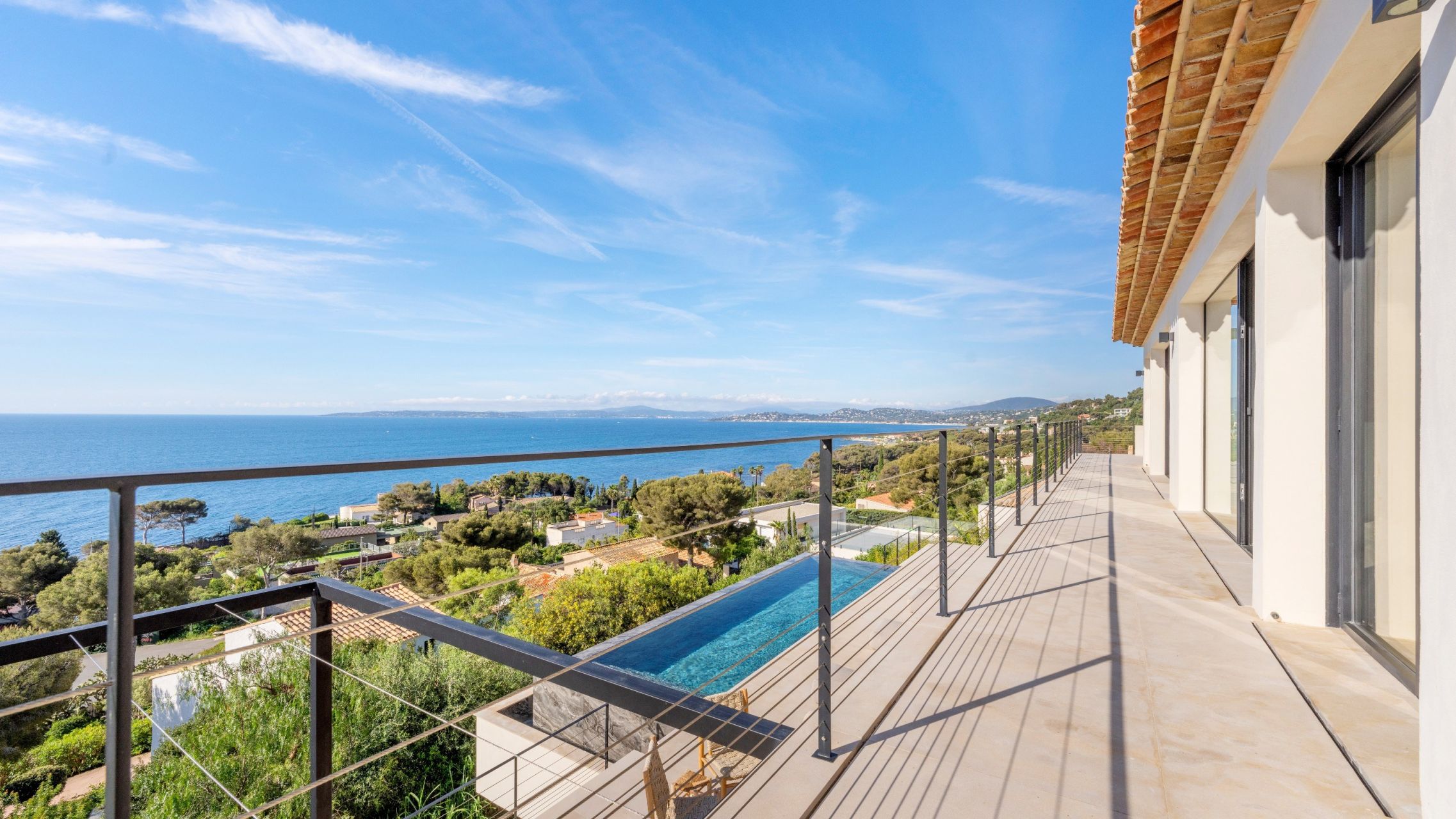 villa 9 Rooms for sale on LES ISSAMBRES (83380)