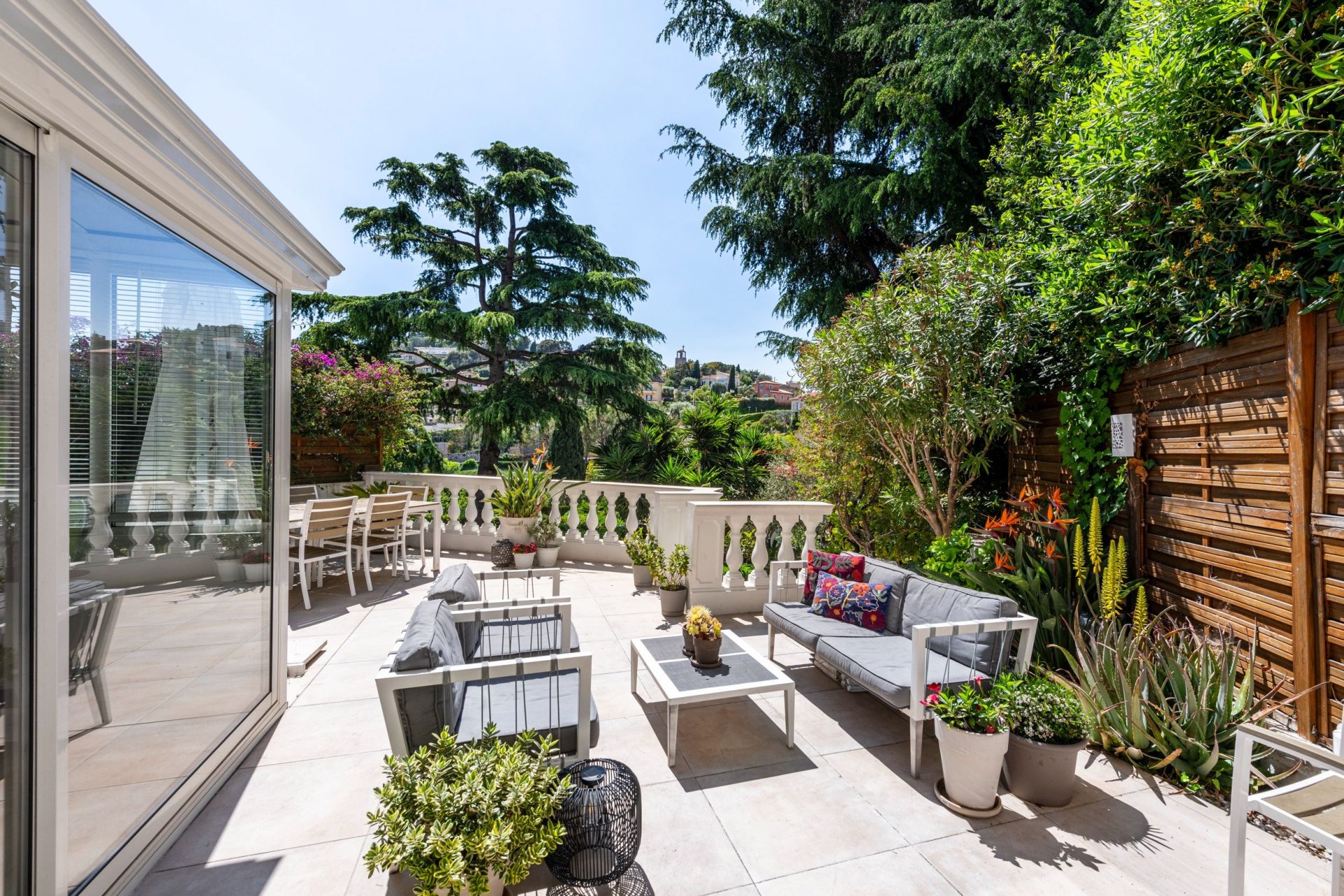 villa 4 Rooms for sale on VILLEFRANCHE SUR MER (06230)