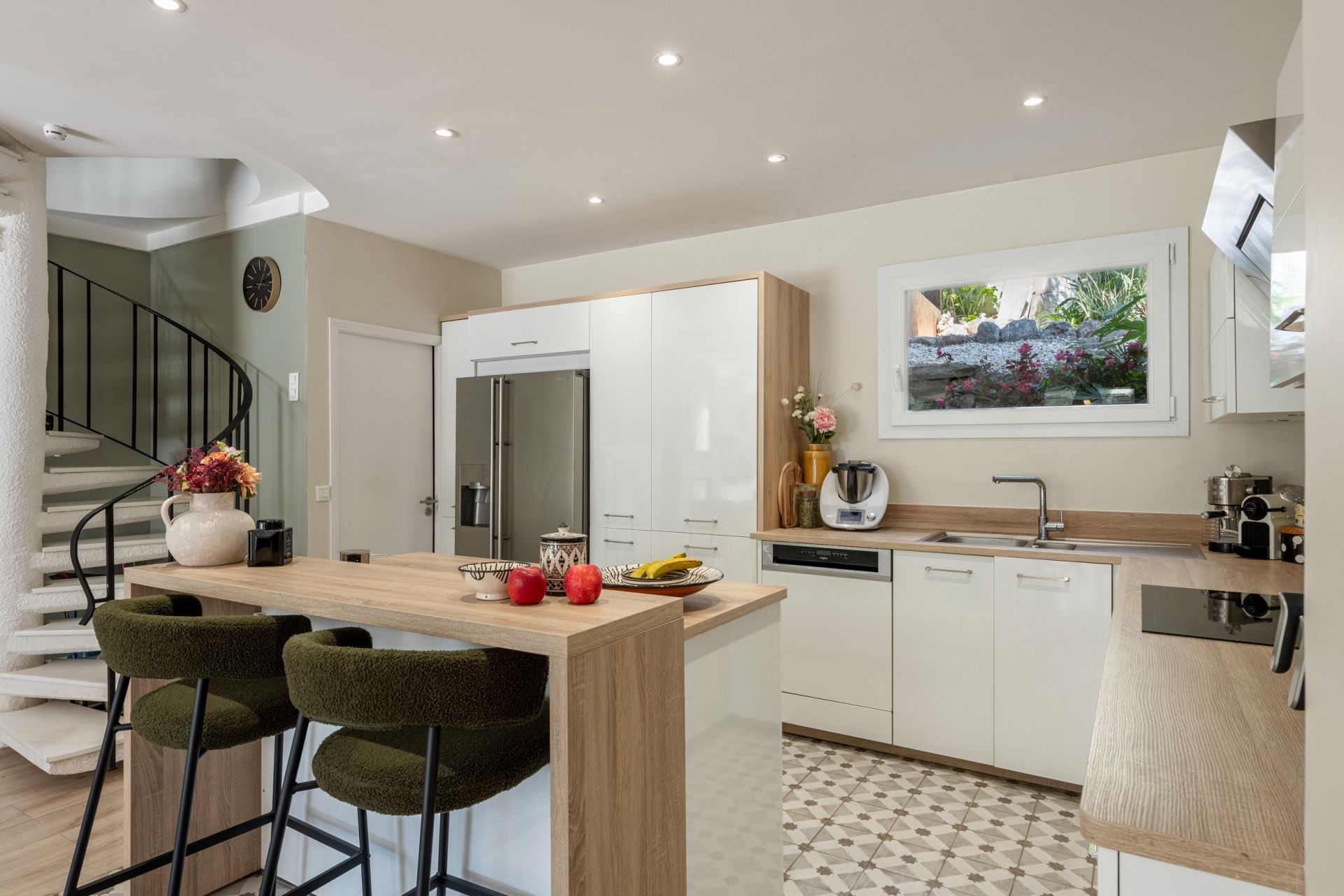 villa 4 Rooms for sale on VILLEFRANCHE SUR MER (06230)