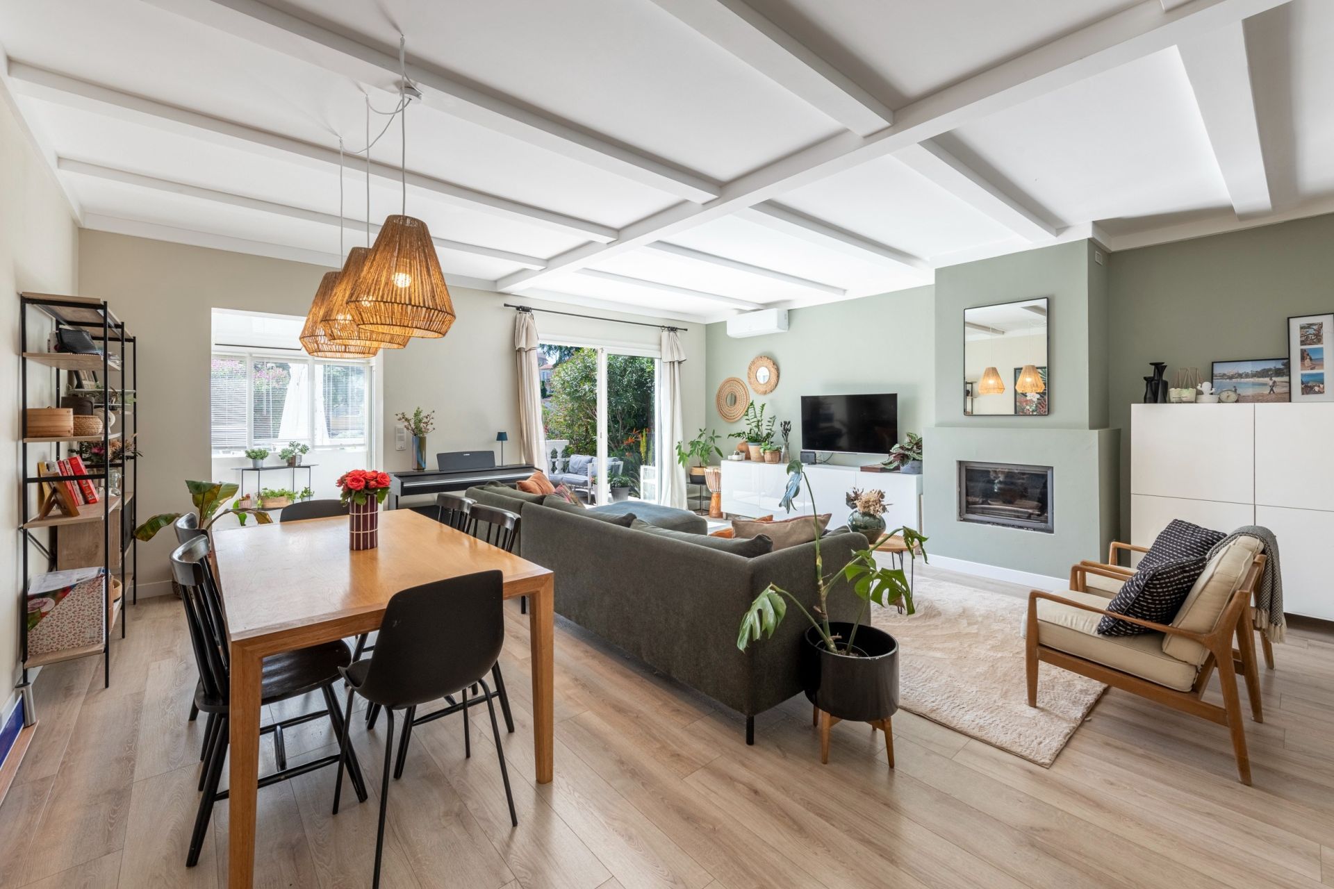 villa 4 Rooms for sale on VILLEFRANCHE SUR MER (06230)