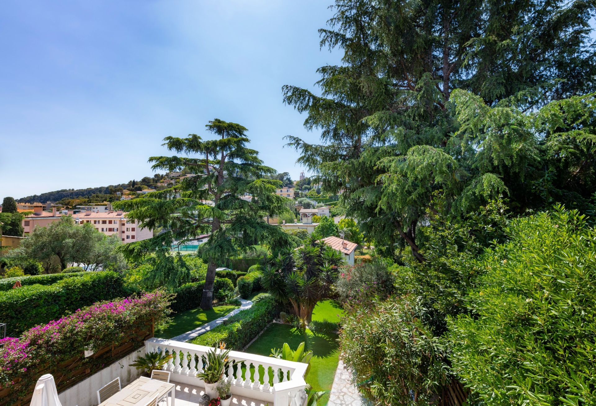 villa 4 Rooms for sale on VILLEFRANCHE SUR MER (06230)