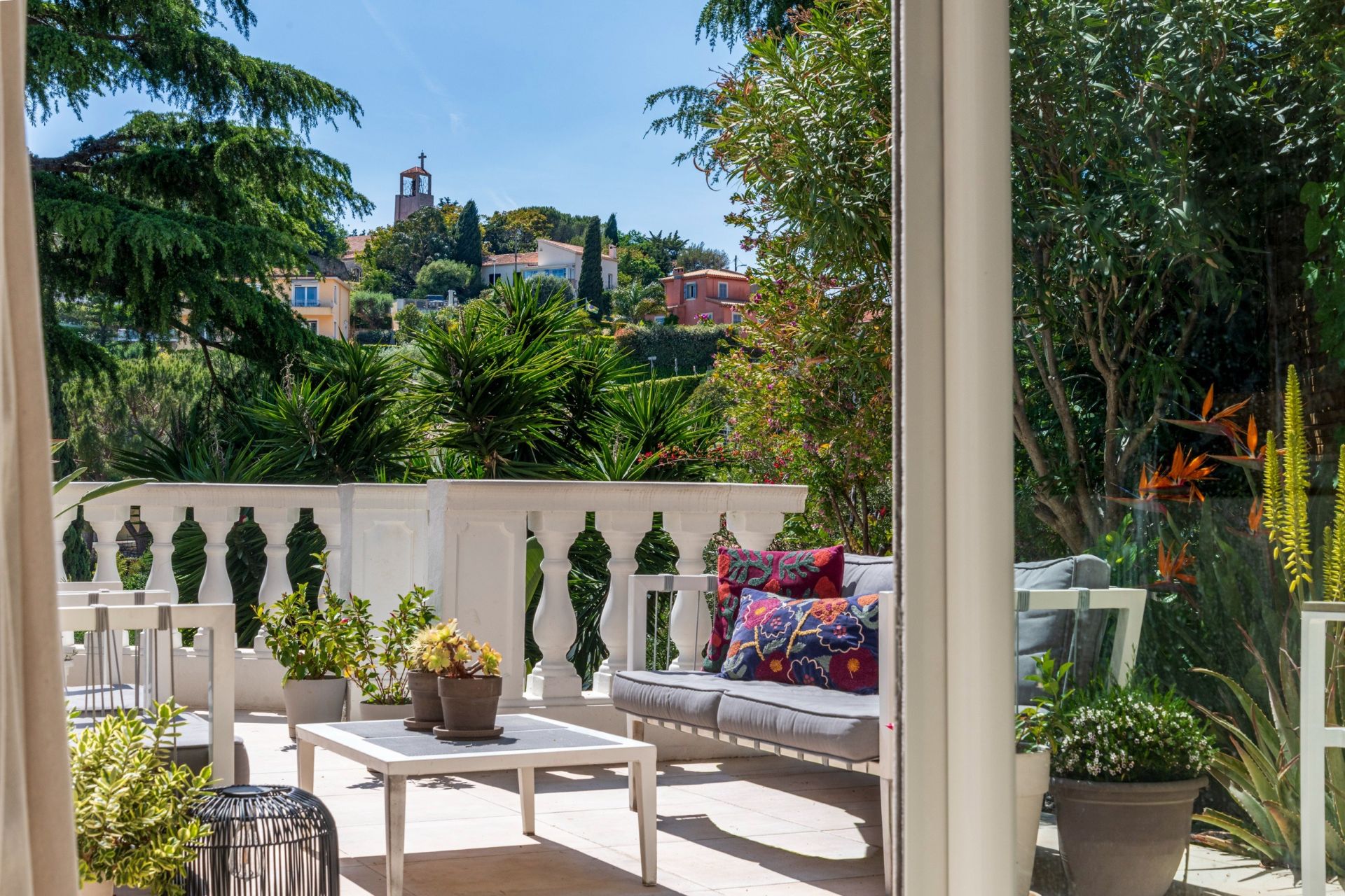 villa 4 Rooms for sale on VILLEFRANCHE SUR MER (06230)