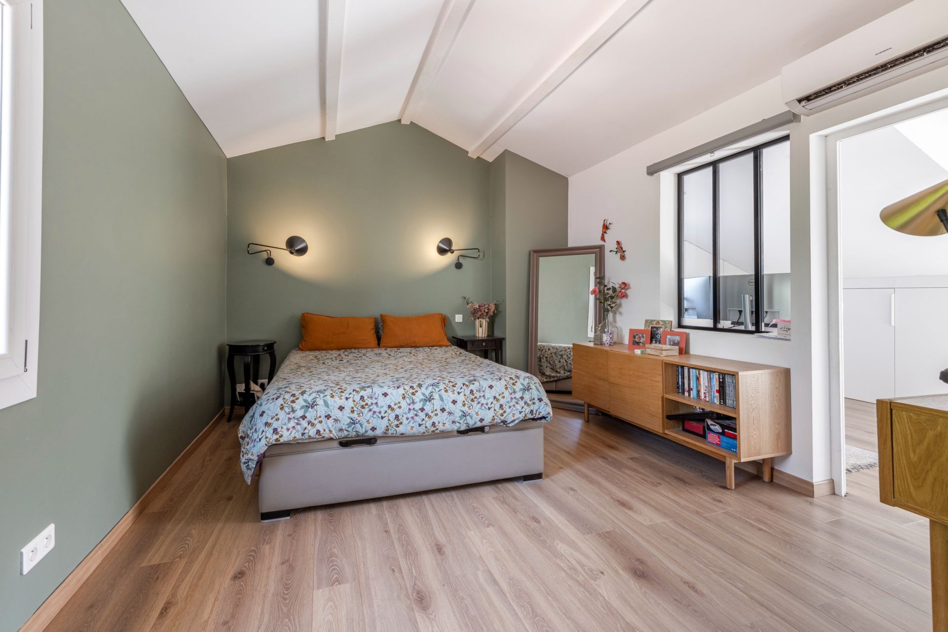 villa 4 Rooms for sale on VILLEFRANCHE SUR MER (06230)