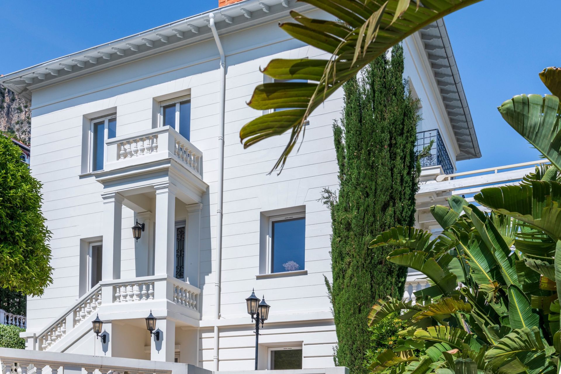 mansion 8 Rooms for sale on BEAULIEU SUR MER (06310)