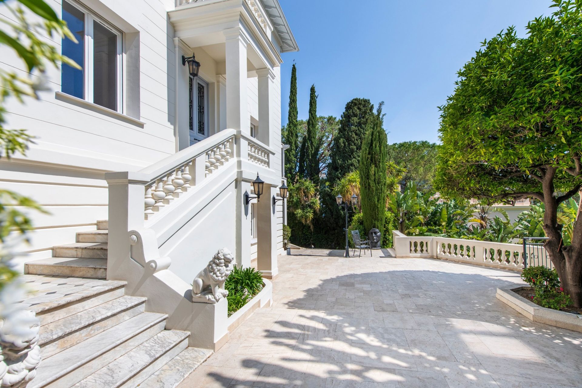 mansion 8 Rooms for sale on BEAULIEU SUR MER (06310)